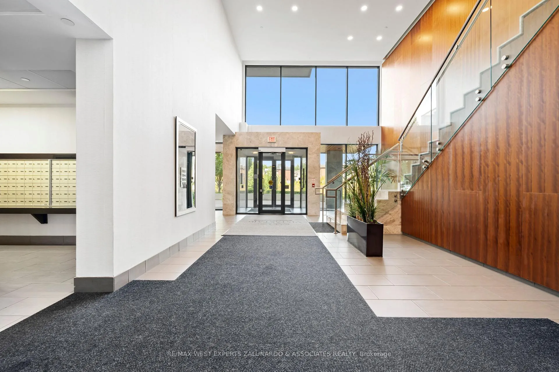 Photo 6 of Unit 412, 4700 Highway 7 Road, Vaughan, East Woodbridge — HOMEH