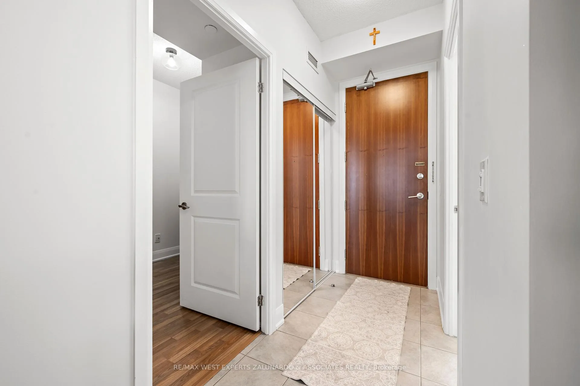Photo 7 of Unit 412, 4700 Highway 7 Road, Vaughan, East Woodbridge — HOMEH
