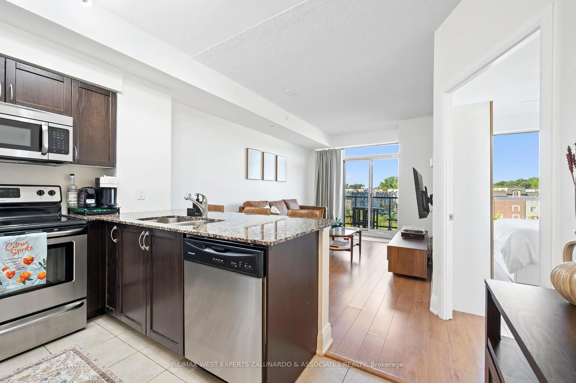 Photo 8 of Unit 412, 4700 Highway 7 Road, Vaughan, East Woodbridge — HOMEH