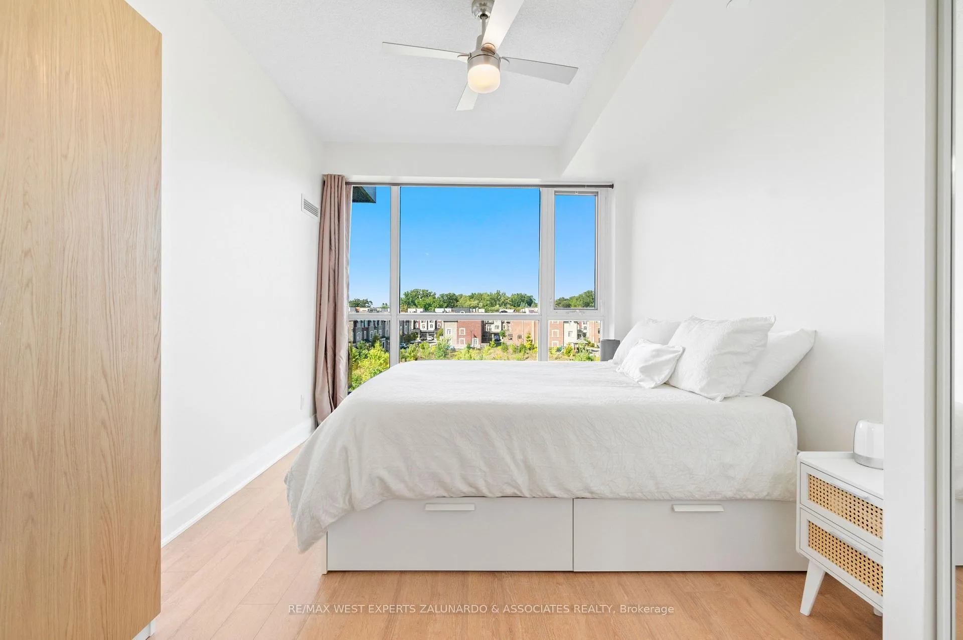 Photo 17 of Unit 412, 4700 Highway 7 Road, Vaughan, East Woodbridge — HOMEH