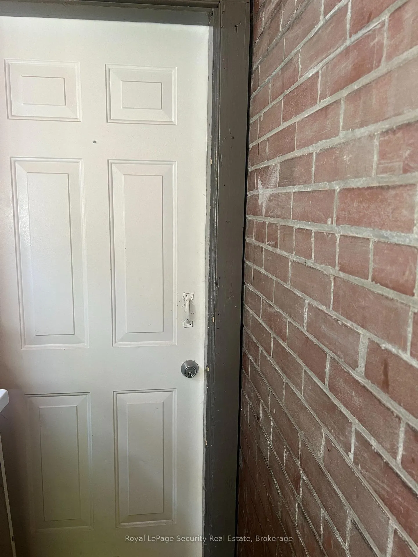 Photo 4 of 691 Barton Street E, Hamilton, Stipley — HOMEH