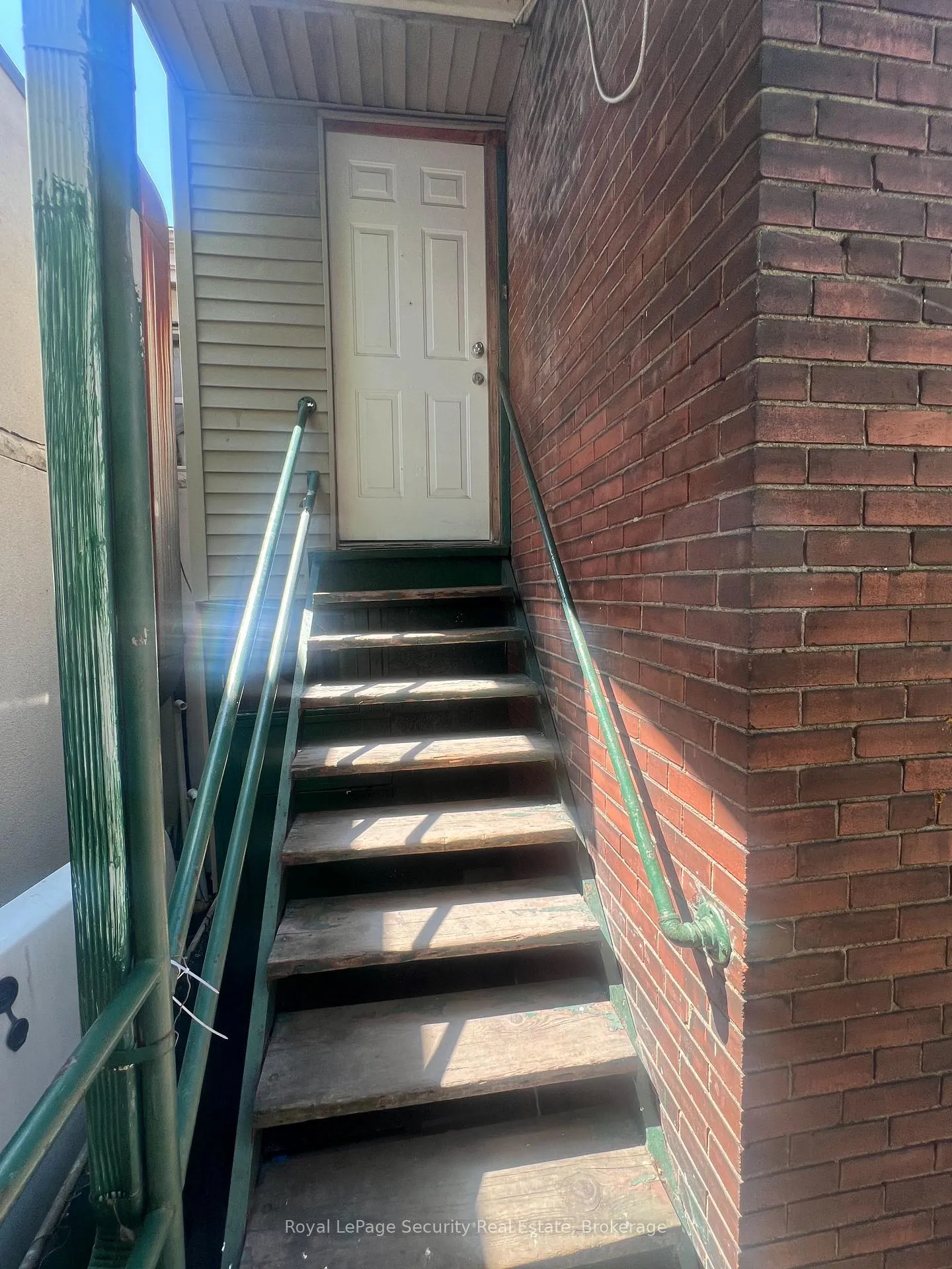 Photo 5 of 691 Barton Street E, Hamilton, Stipley — HOMEH
