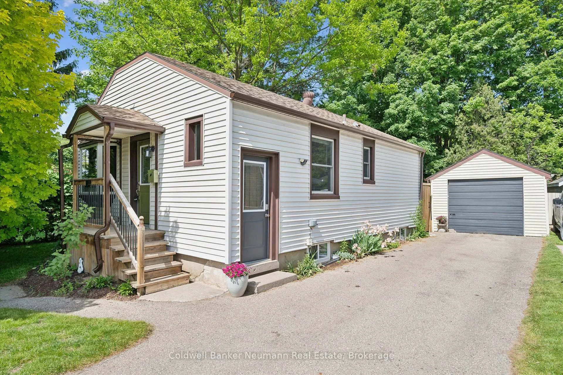 Photo 2 of 153 Winston Boulevard, Cambridge, Hespeler Village — HOMEH