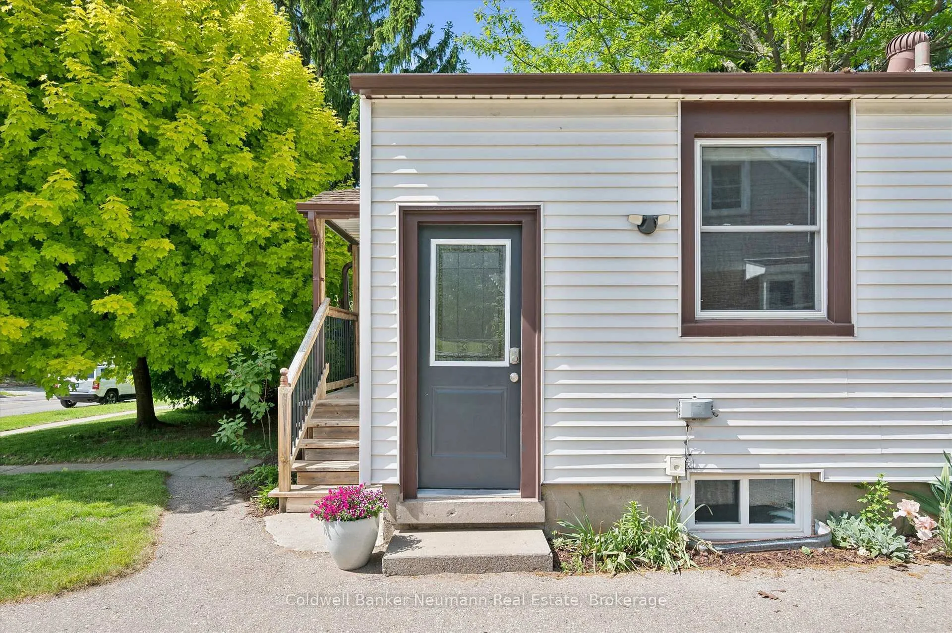 Photo 3 of 153 Winston Boulevard, Cambridge, Hespeler Village — HOMEH