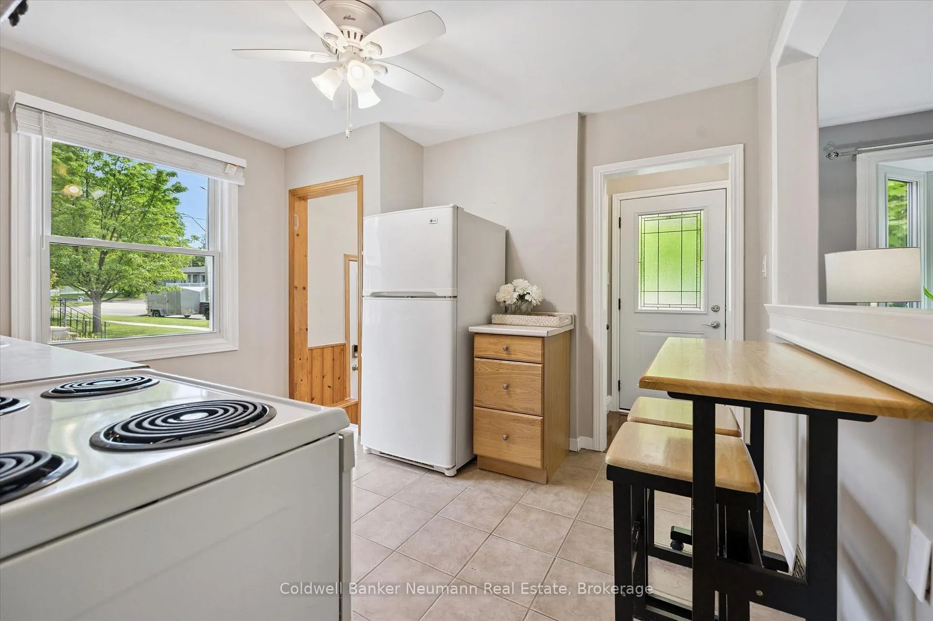 Photo 4 of 153 Winston Boulevard, Cambridge, Hespeler Village — HOMEH
