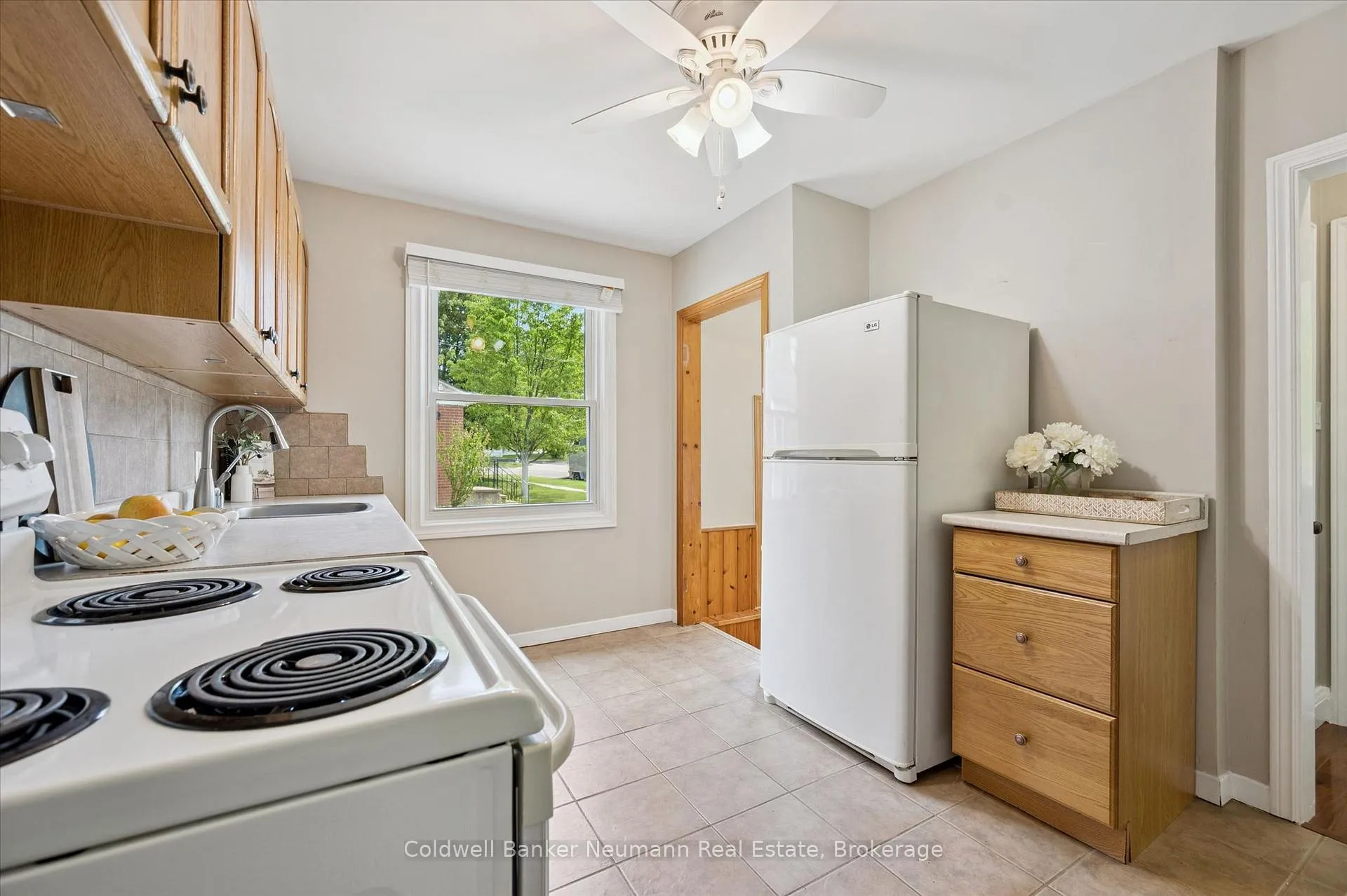 Photo 10 of 153 Winston Boulevard, Cambridge, Hespeler Village — HOMEH