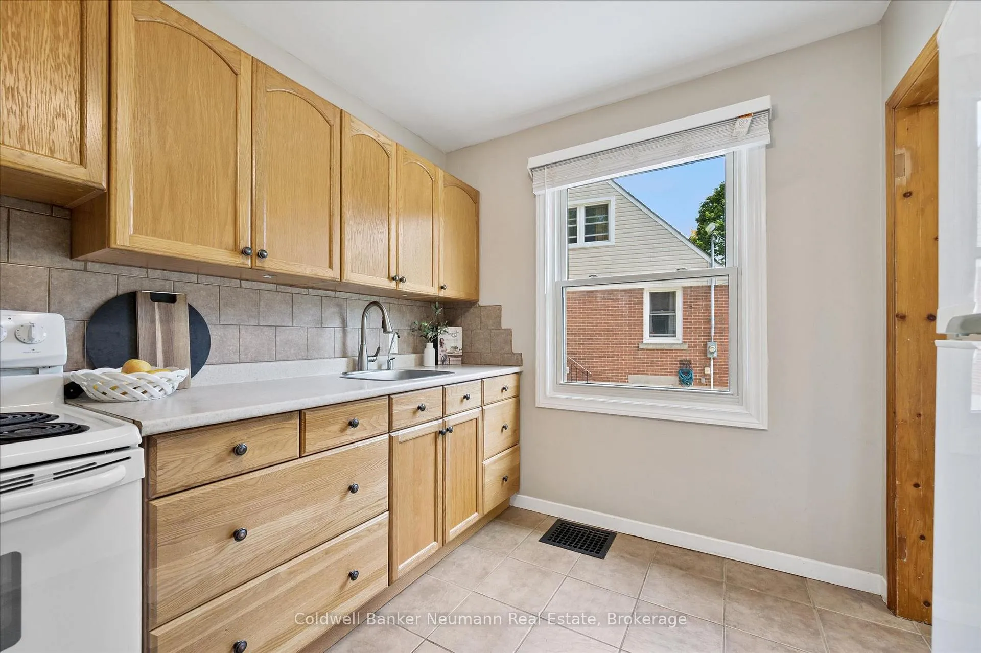 Photo 12 of 153 Winston Boulevard, Cambridge, Hespeler Village — HOMEH