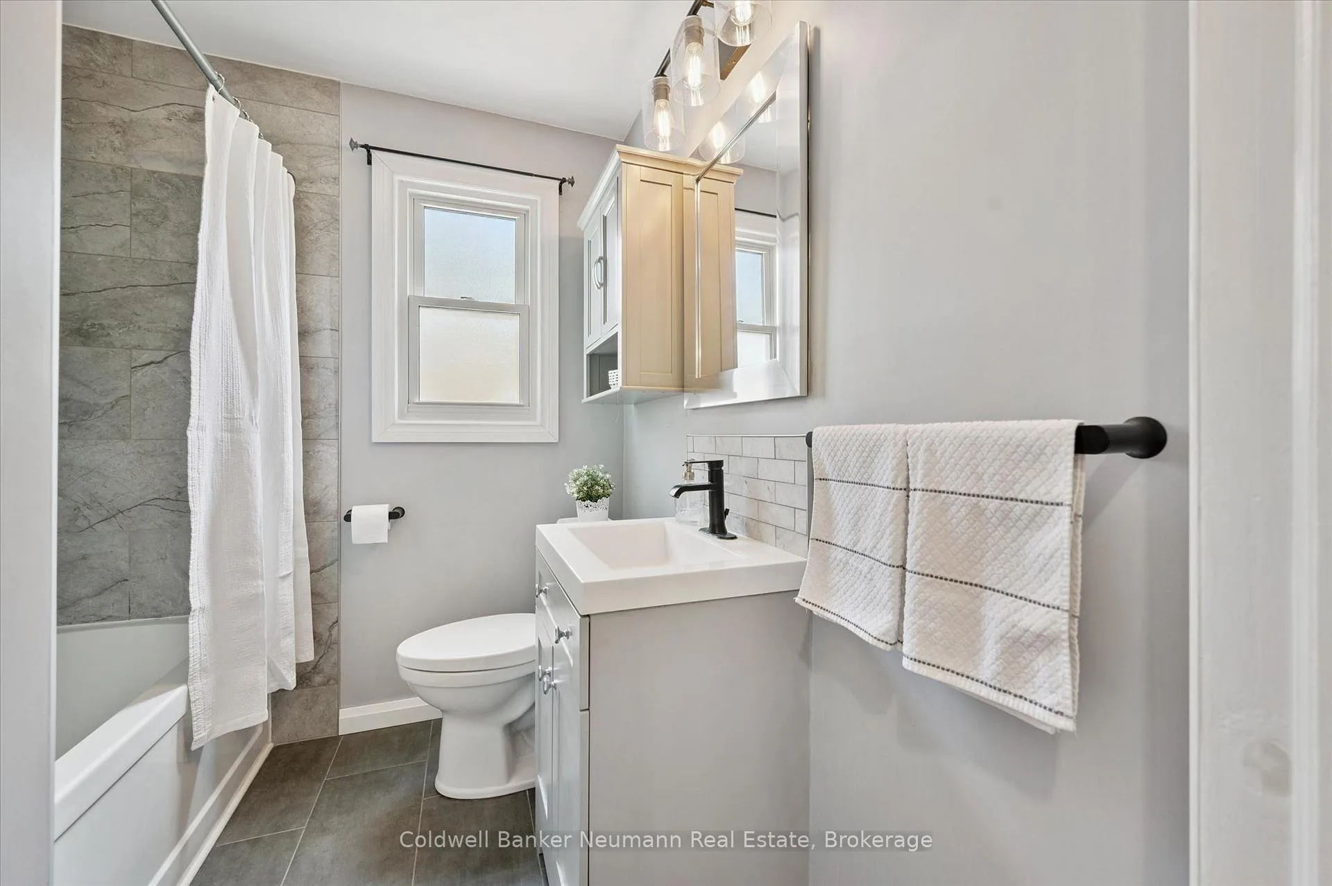 Photo 20 of 153 Winston Boulevard, Cambridge, Hespeler Village — HOMEH