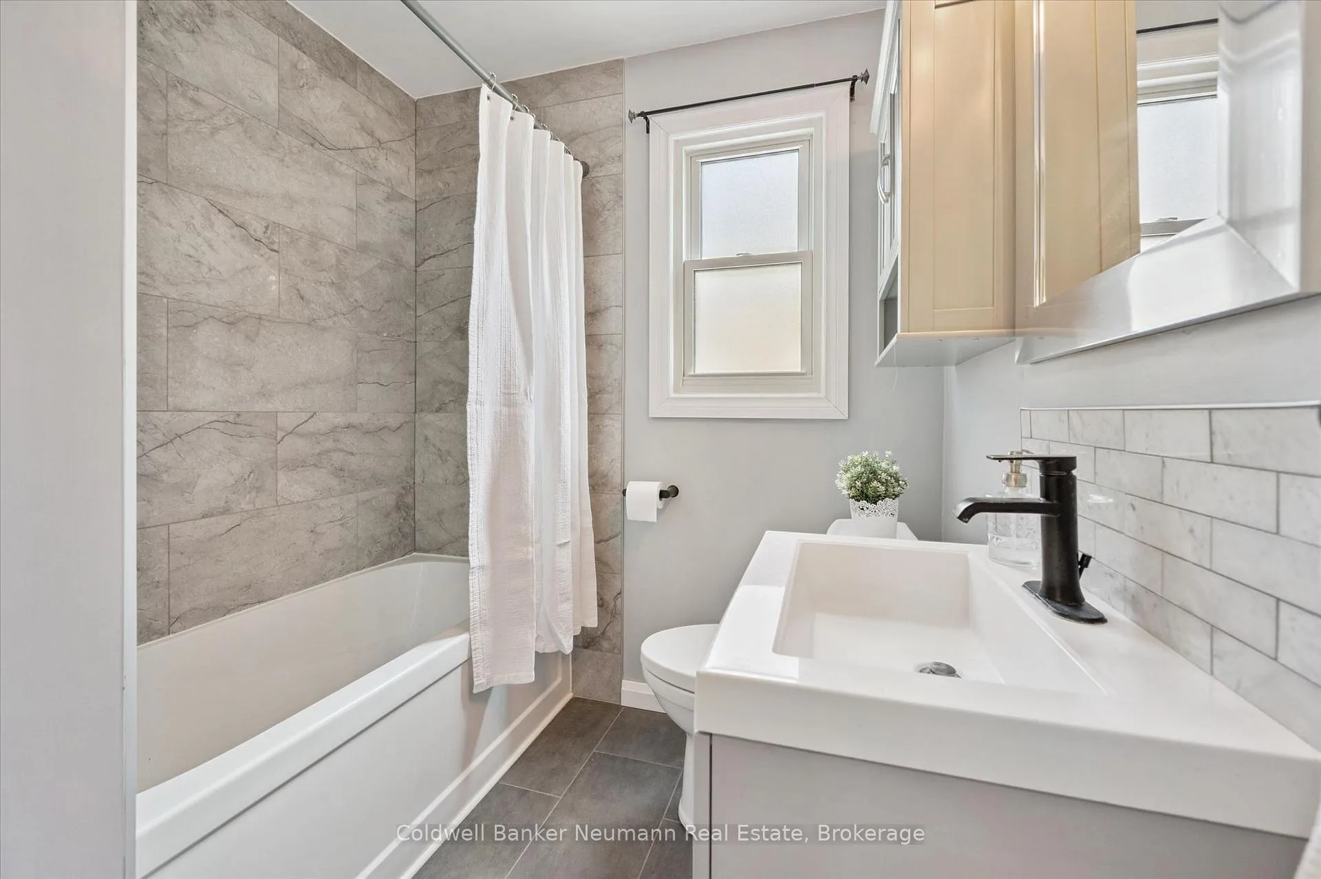 Photo 21 of 153 Winston Boulevard, Cambridge, Hespeler Village — HOMEH