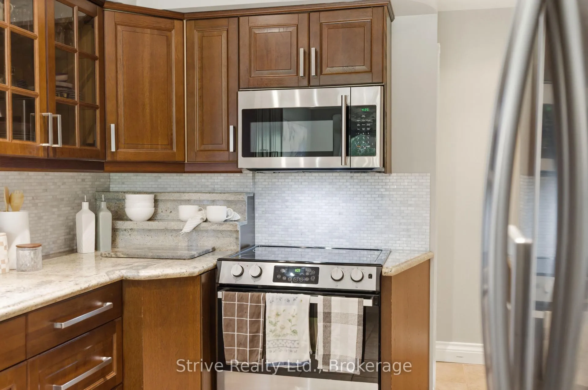 Photo 19 of 53 Monkton Avenue, Etobicoke, Stonegate-Queensway — HOMEH