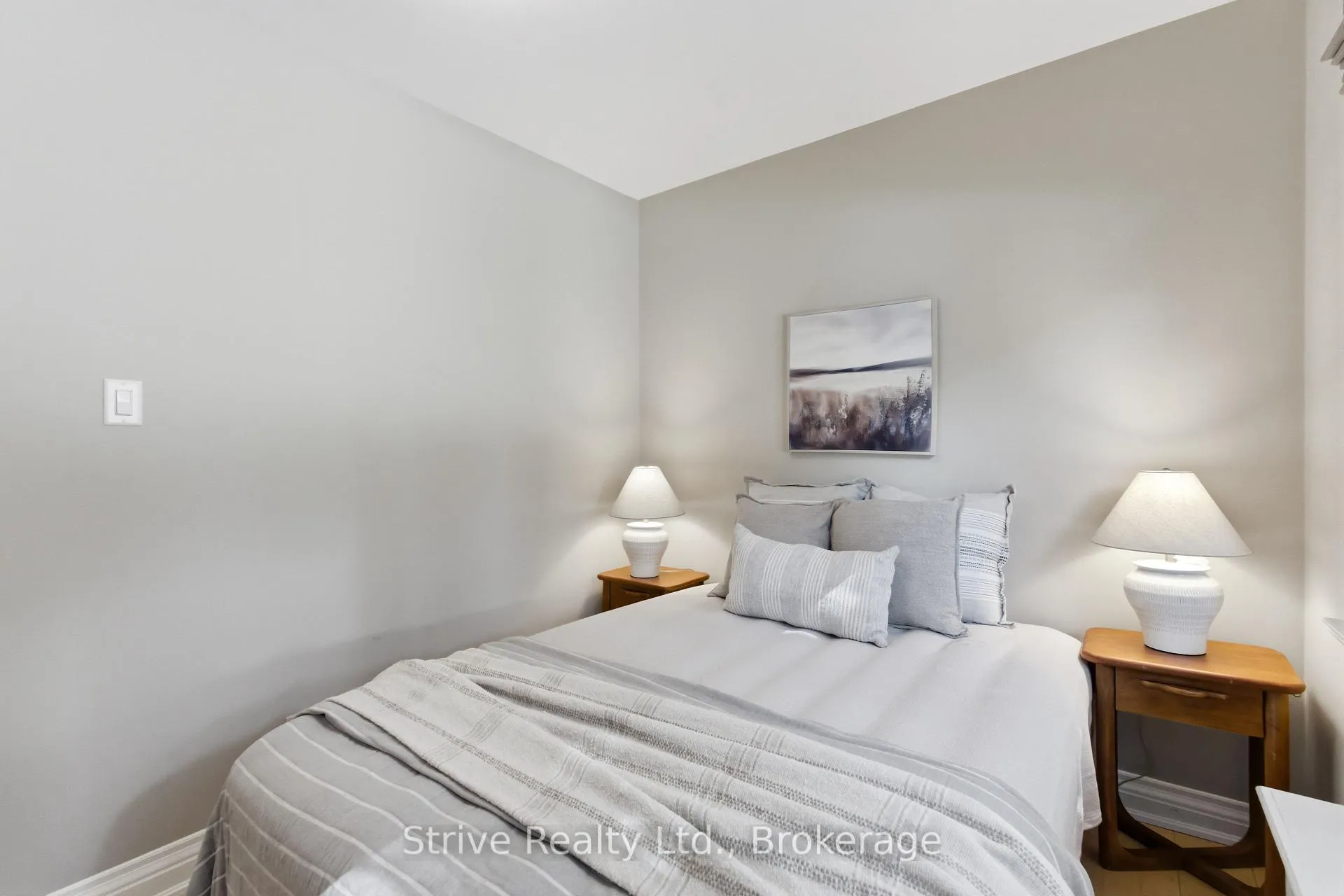 Photo 24 of 53 Monkton Avenue, Etobicoke, Stonegate-Queensway — HOMEH