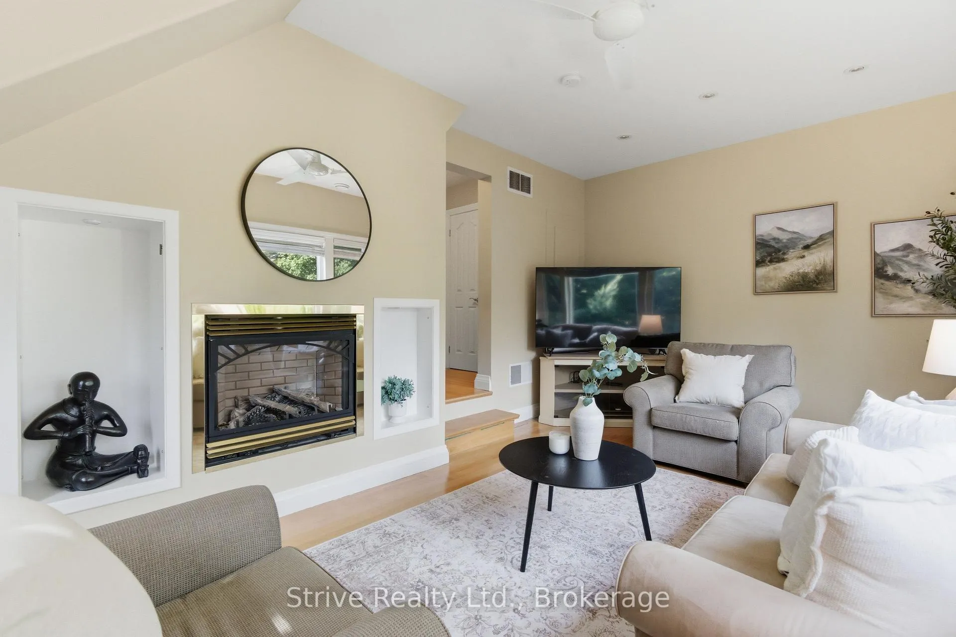Photo 38 of 53 Monkton Avenue, Etobicoke, Stonegate-Queensway — HOMEH
