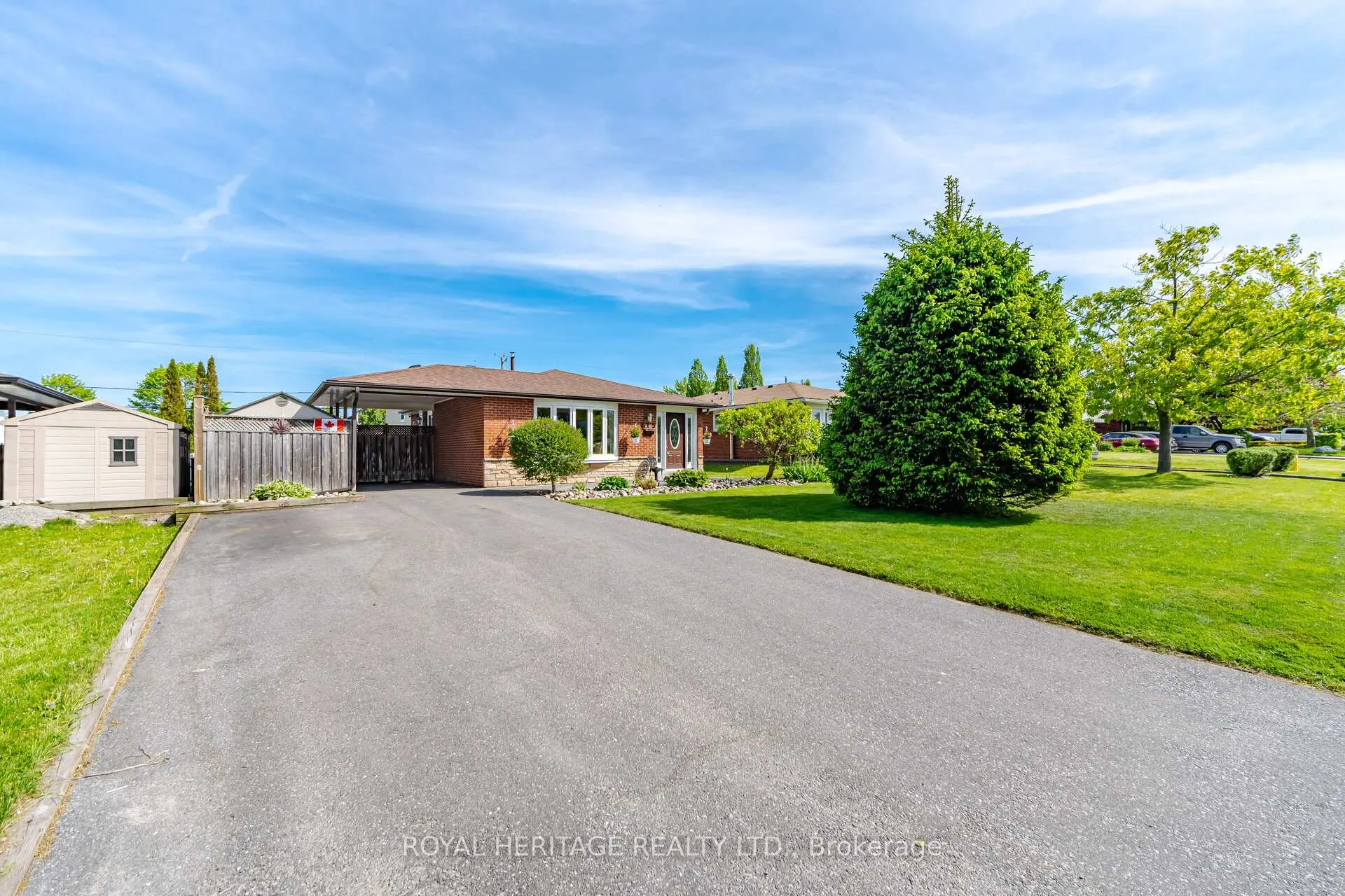 Photo 2 of 115 Clover Ridge Drive E, Ajax, South East — HOMEH