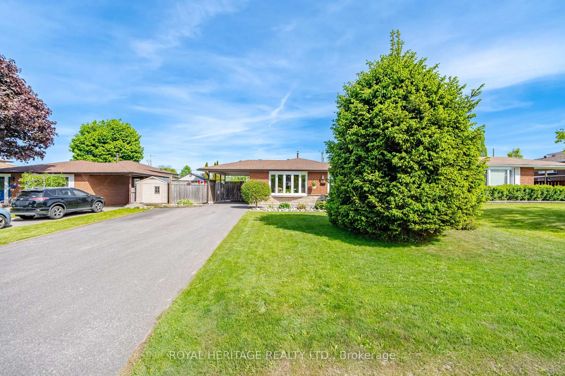 Photo 3 of 115 Clover Ridge Drive E, Ajax, South East — HOMEH