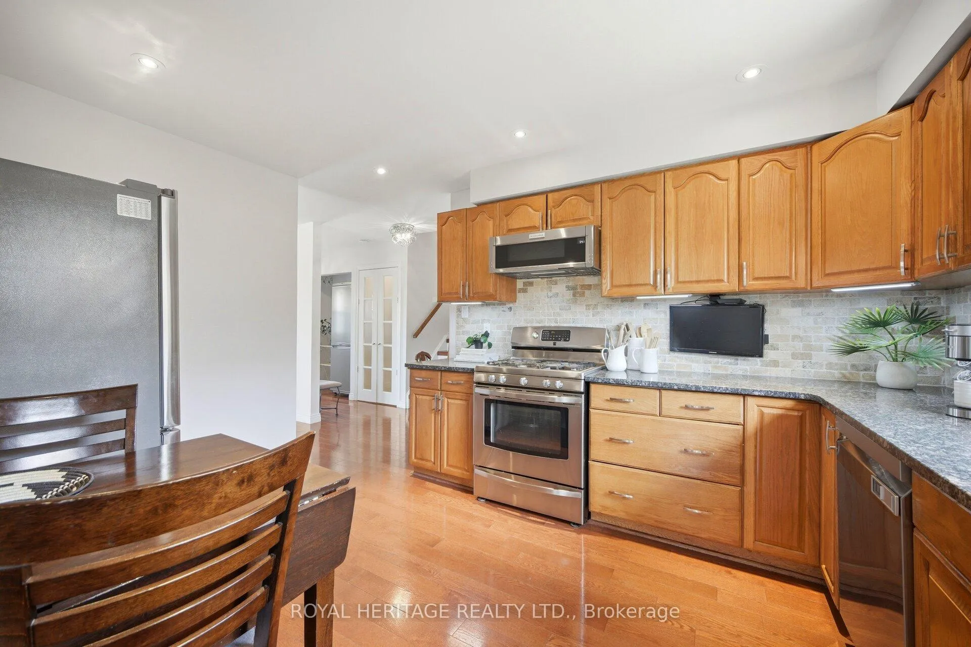 Photo 7 of 115 Clover Ridge Drive E, Ajax, South East — HOMEH