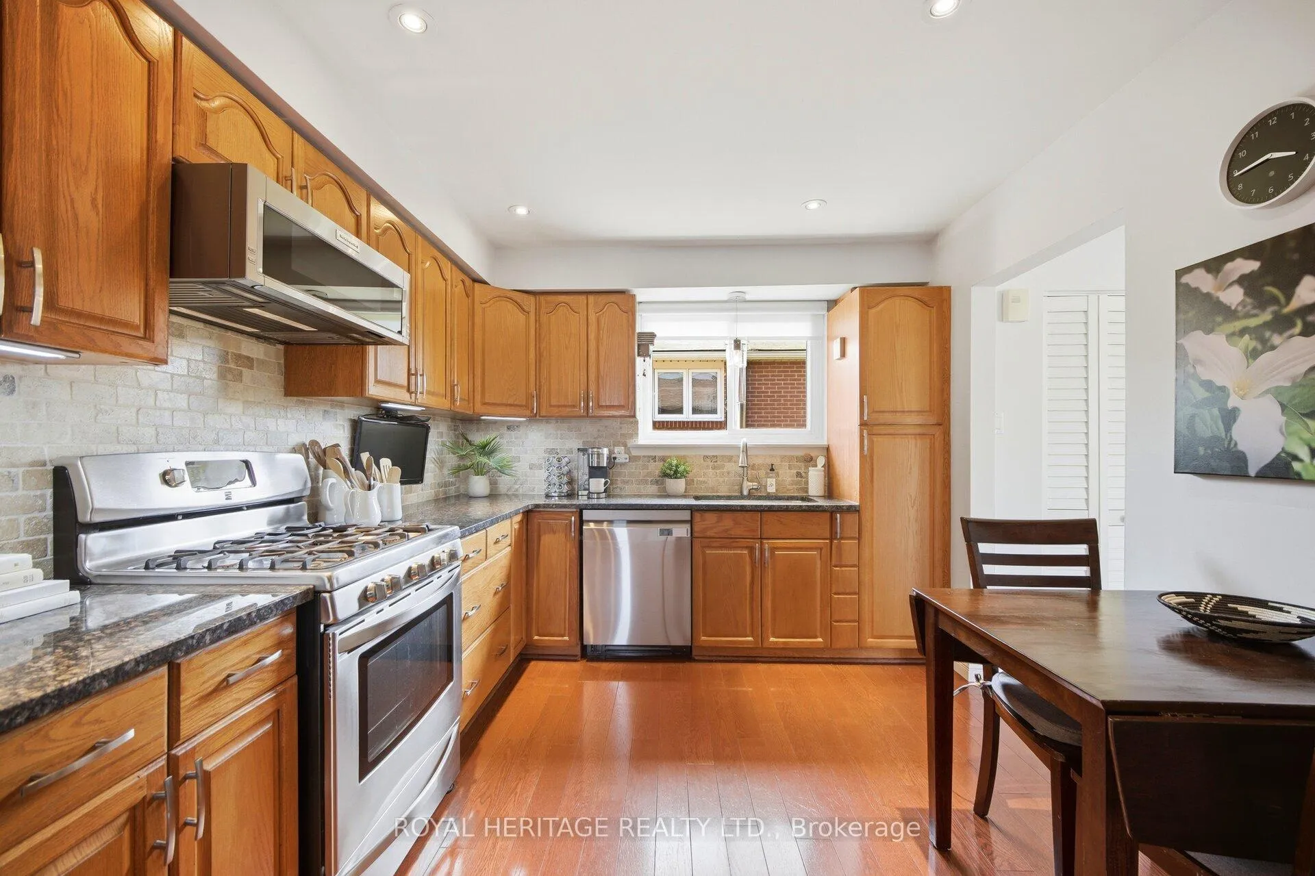 Photo 8 of 115 Clover Ridge Drive E, Ajax, South East — HOMEH