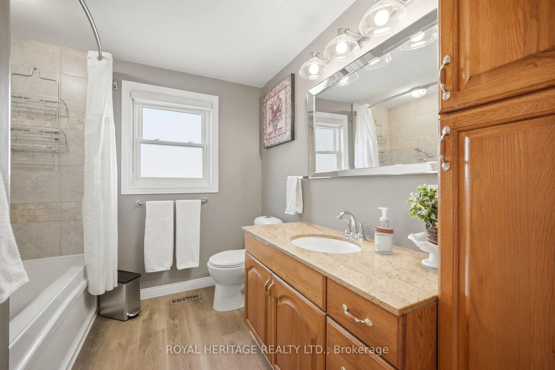 Photo 24 of 115 Clover Ridge Drive E, Ajax, South East — HOMEH