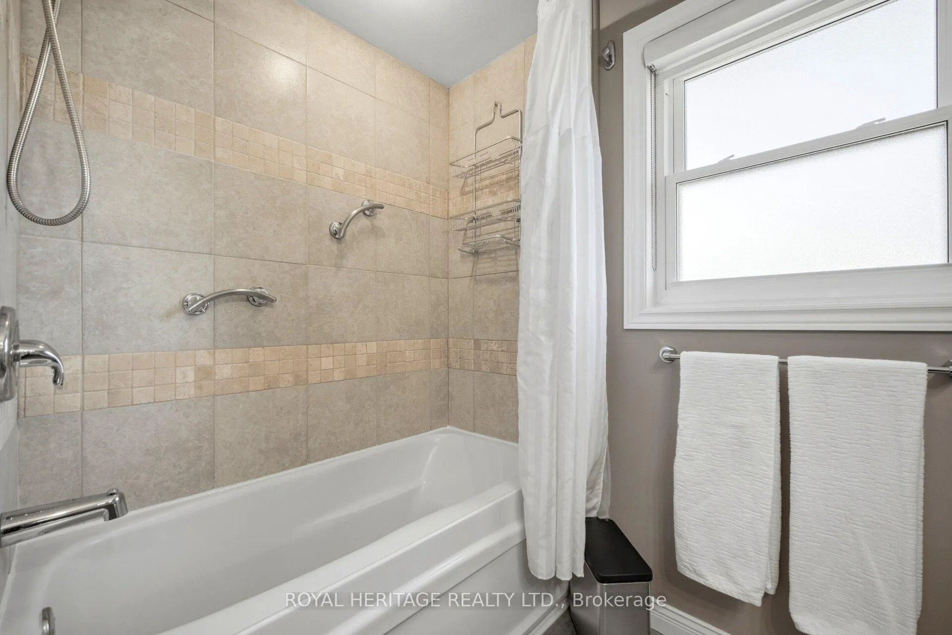 Photo 25 of 115 Clover Ridge Drive E, Ajax, South East — HOMEH