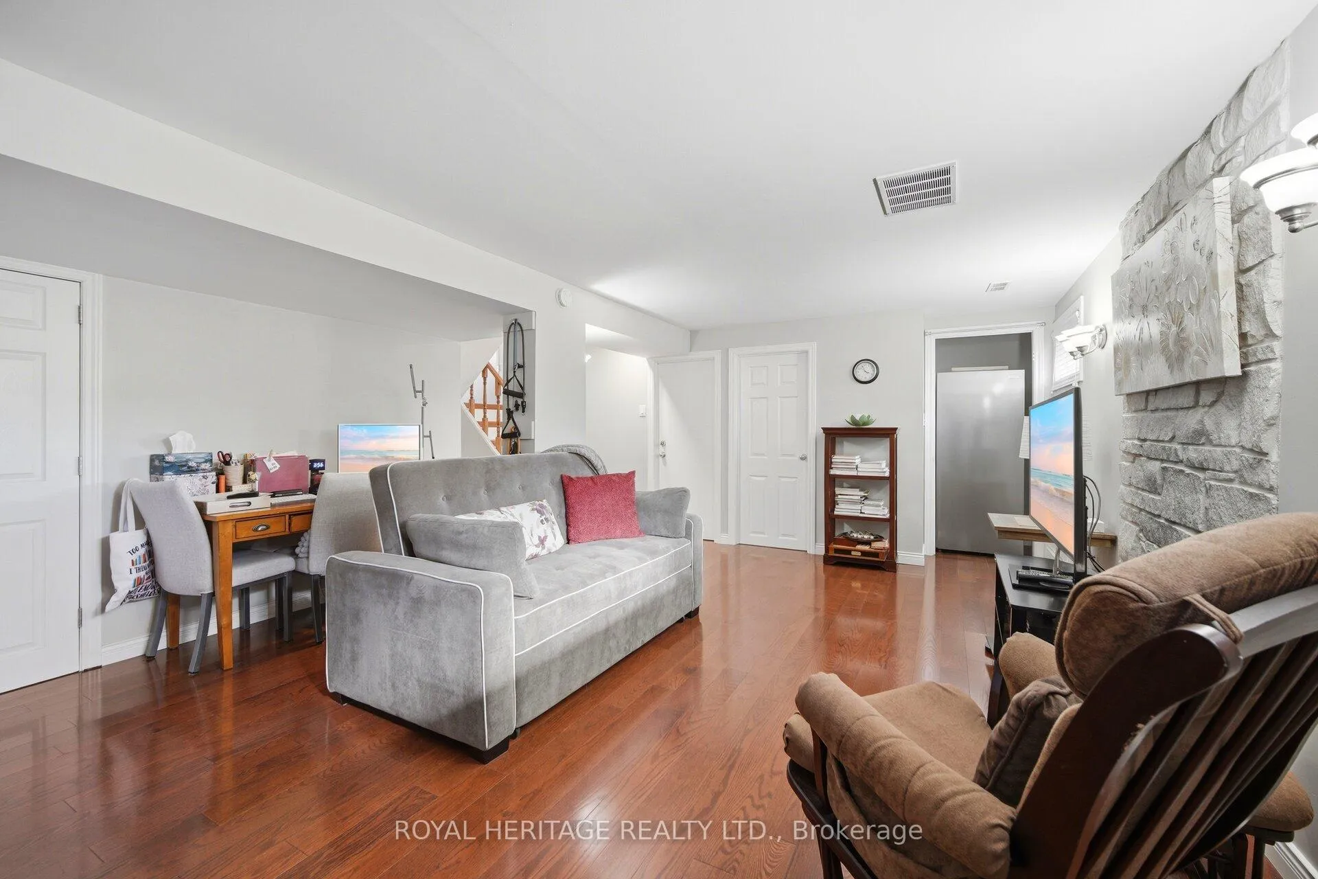 Photo 28 of 115 Clover Ridge Drive E, Ajax, South East — HOMEH