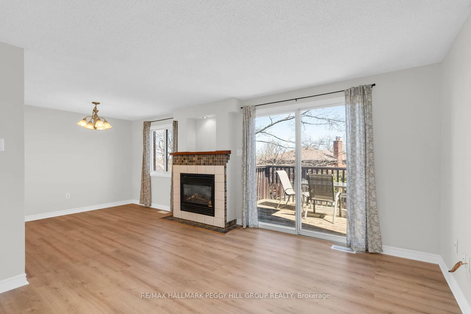 Photo 2 of 24 Geddes Crescent, Barrie, Northwest — HOMEH