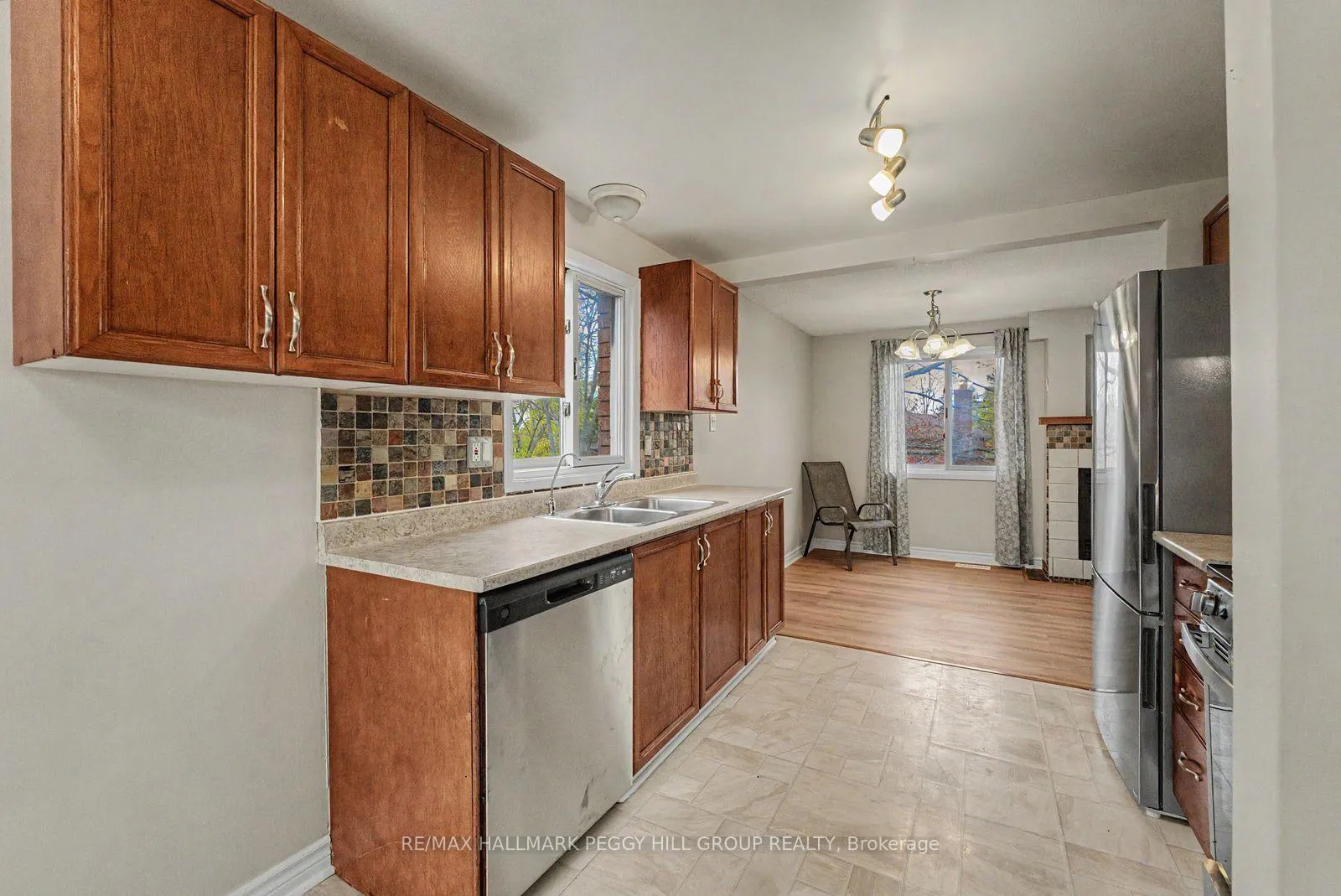 Photo 3 of 24 Geddes Crescent, Barrie, Northwest — HOMEH