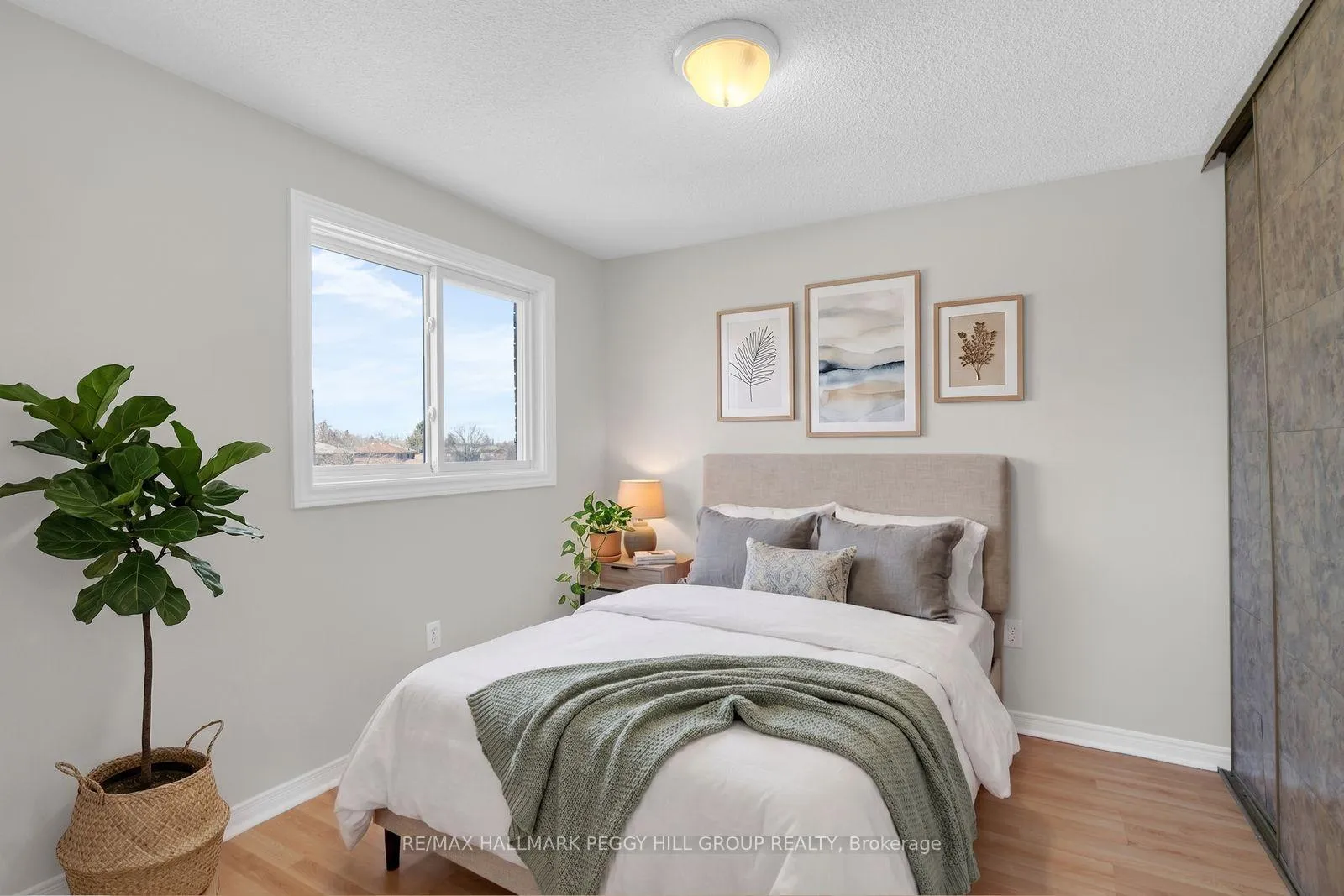 Photo 6 of 24 Geddes Crescent, Barrie, Northwest — HOMEH