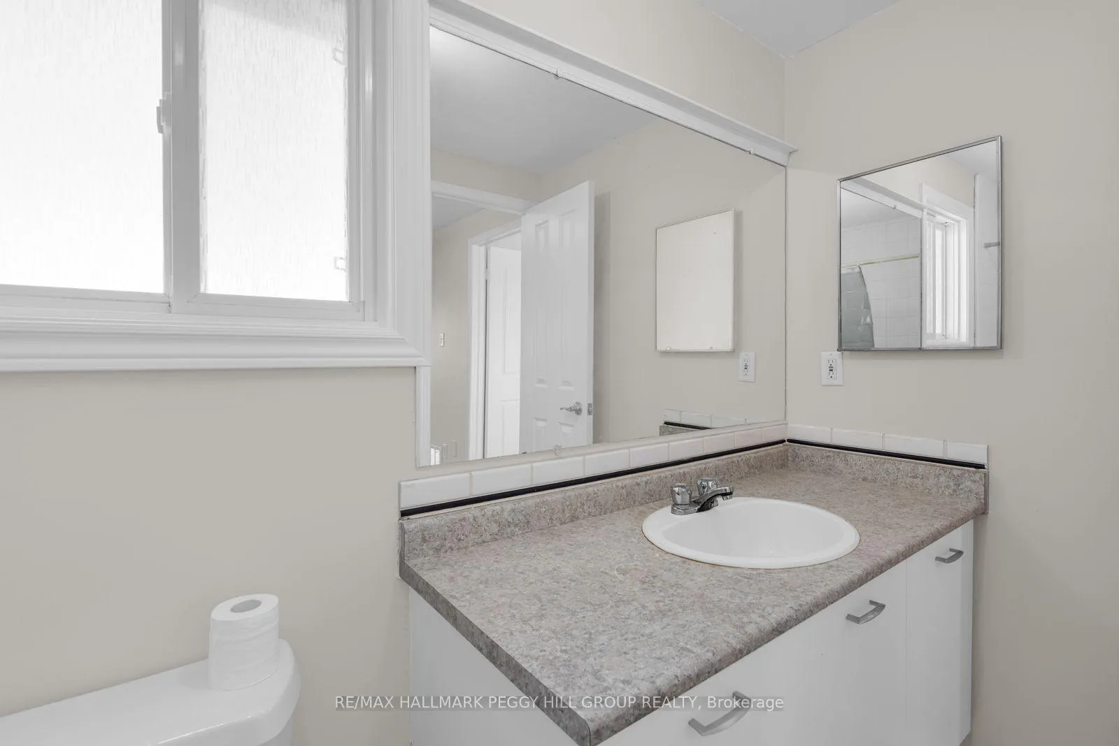 Photo 8 of 24 Geddes Crescent, Barrie, Northwest — HOMEH