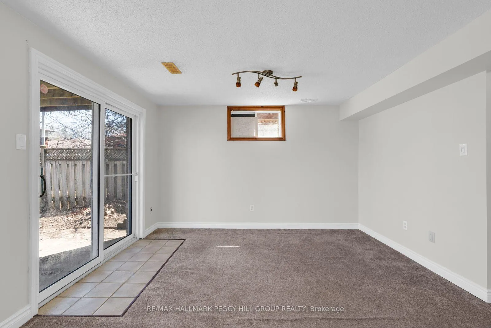 Photo 9 of 24 Geddes Crescent, Barrie, Northwest — HOMEH