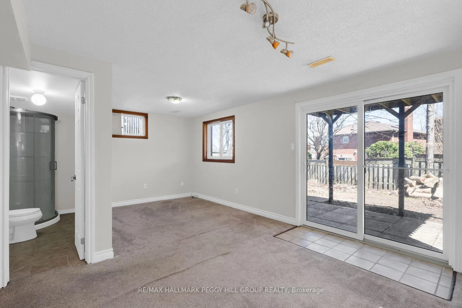 Photo 10 of 24 Geddes Crescent, Barrie, Northwest — HOMEH