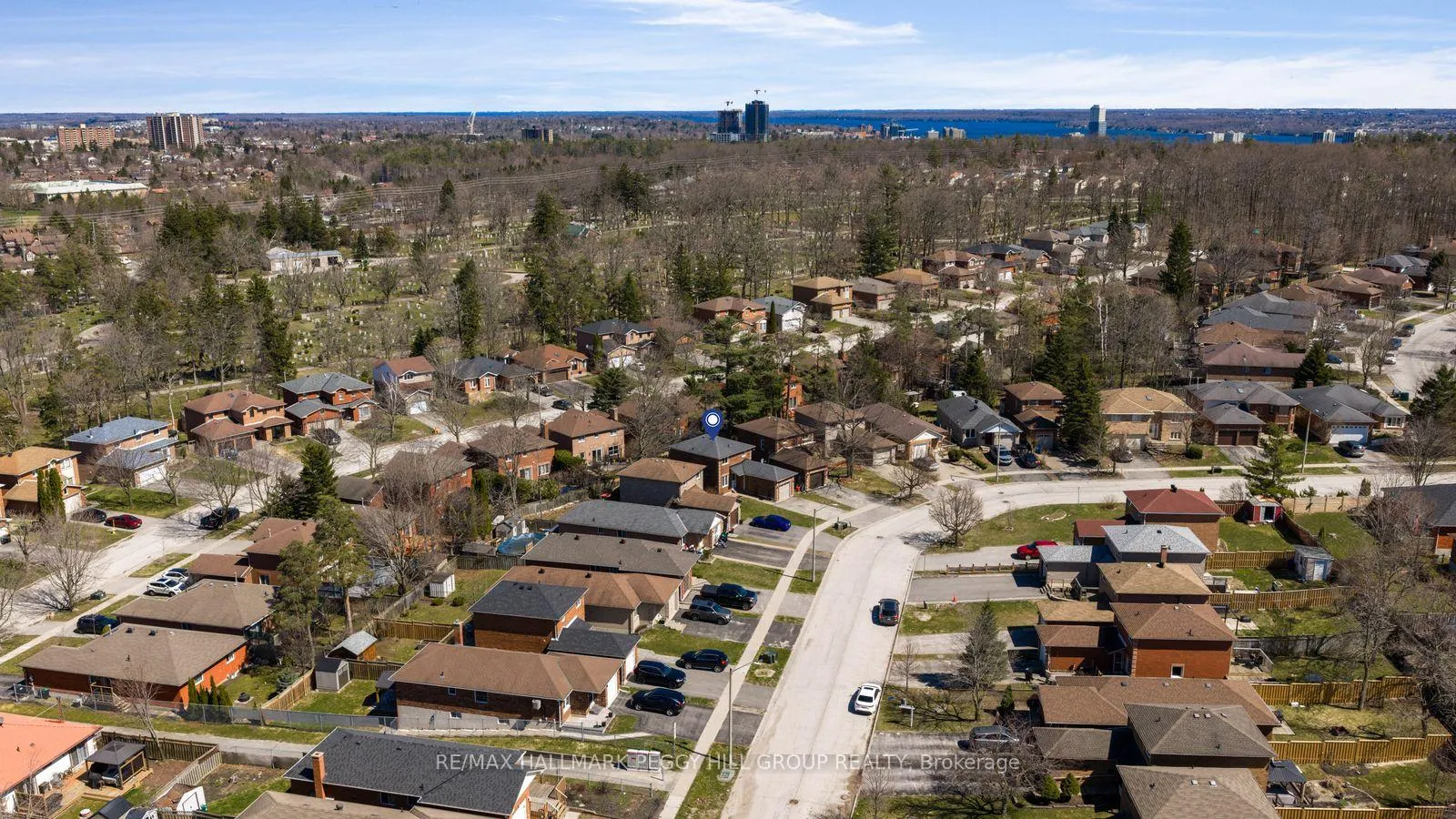 Photo 16 of 24 Geddes Crescent, Barrie, Northwest — HOMEH