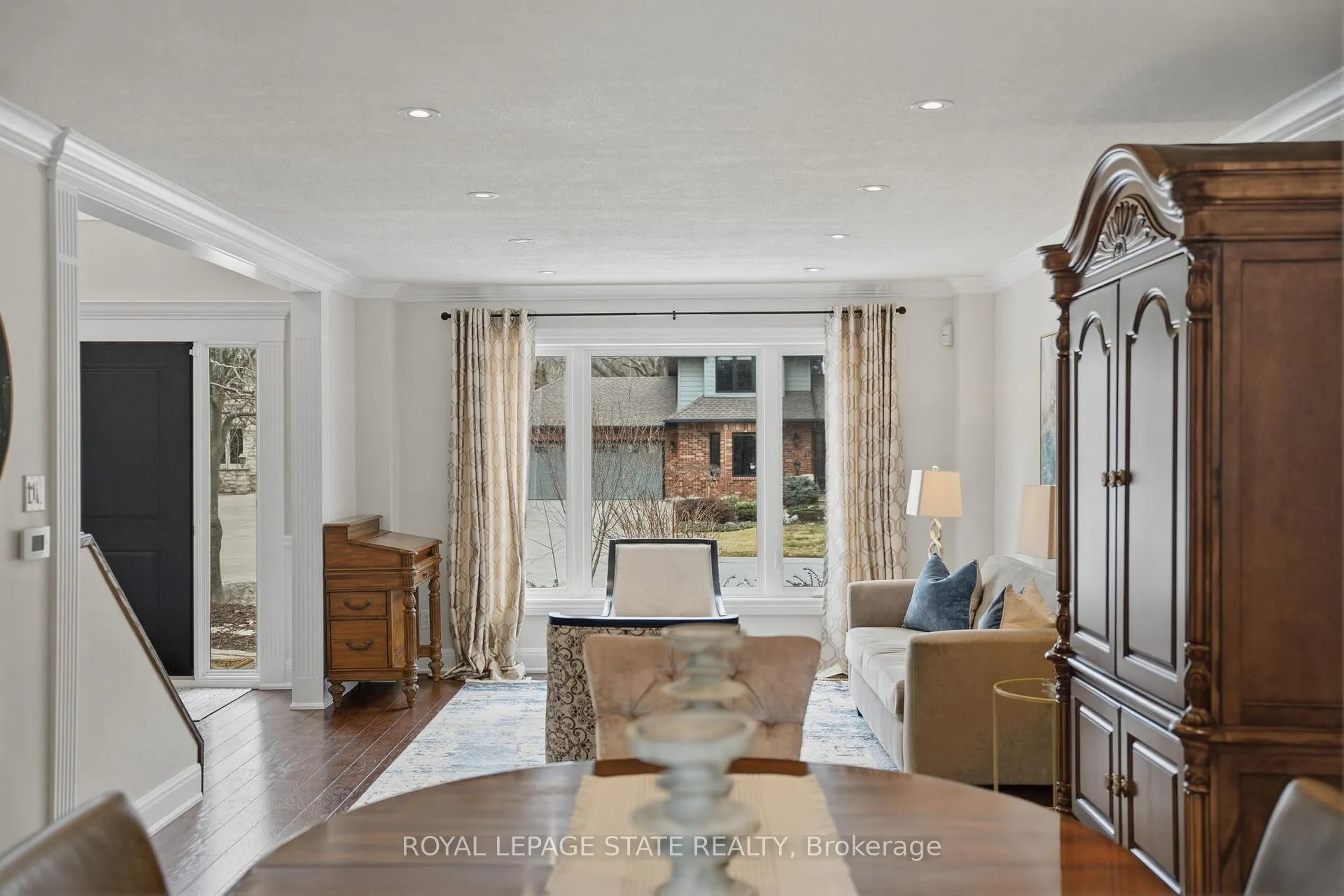 Photo 9 of 28 Deerview Avenue, Hamilton, Ancaster — HOMEH