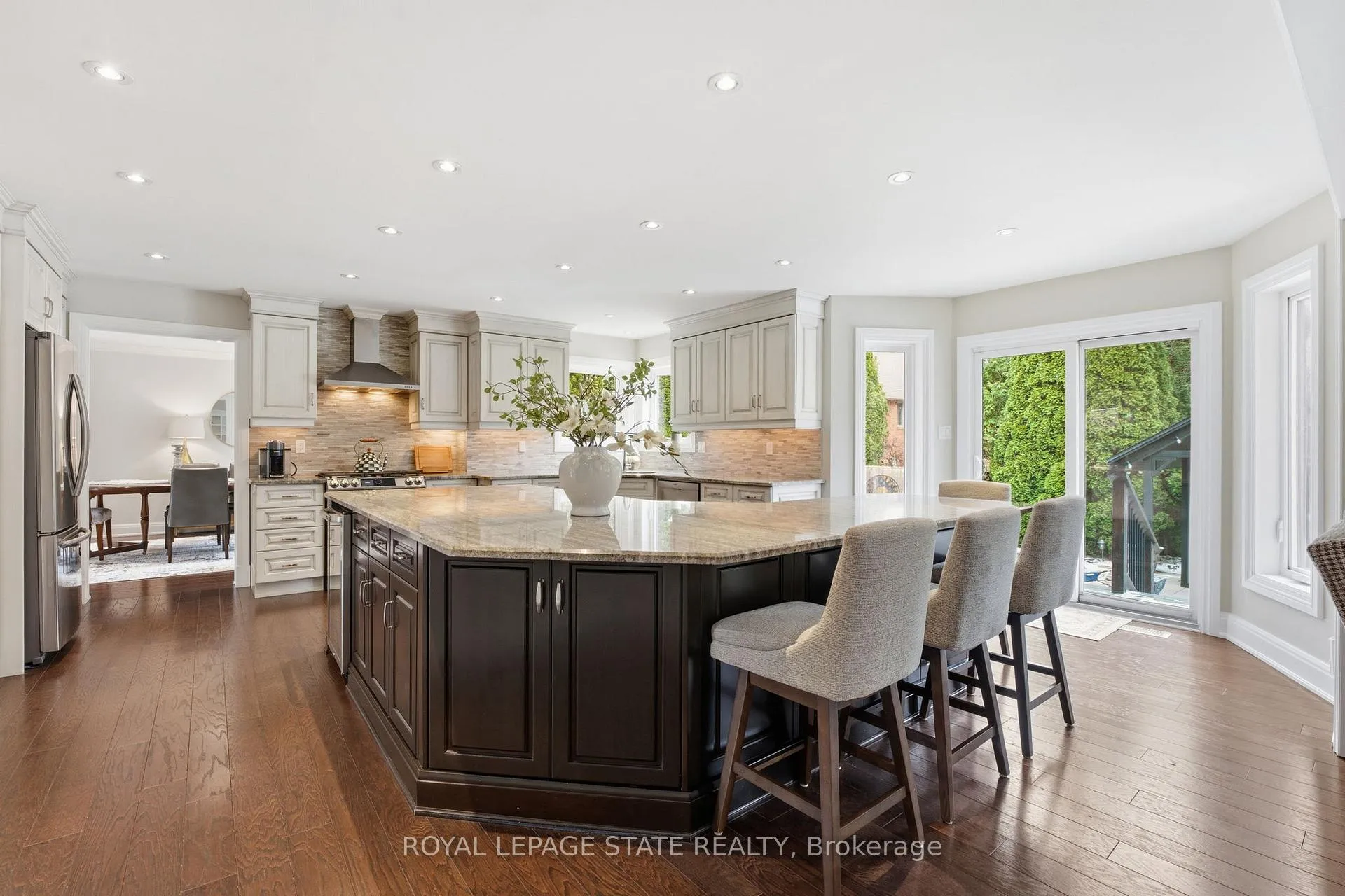 Photo 10 of 28 Deerview Avenue, Hamilton, Ancaster — HOMEH