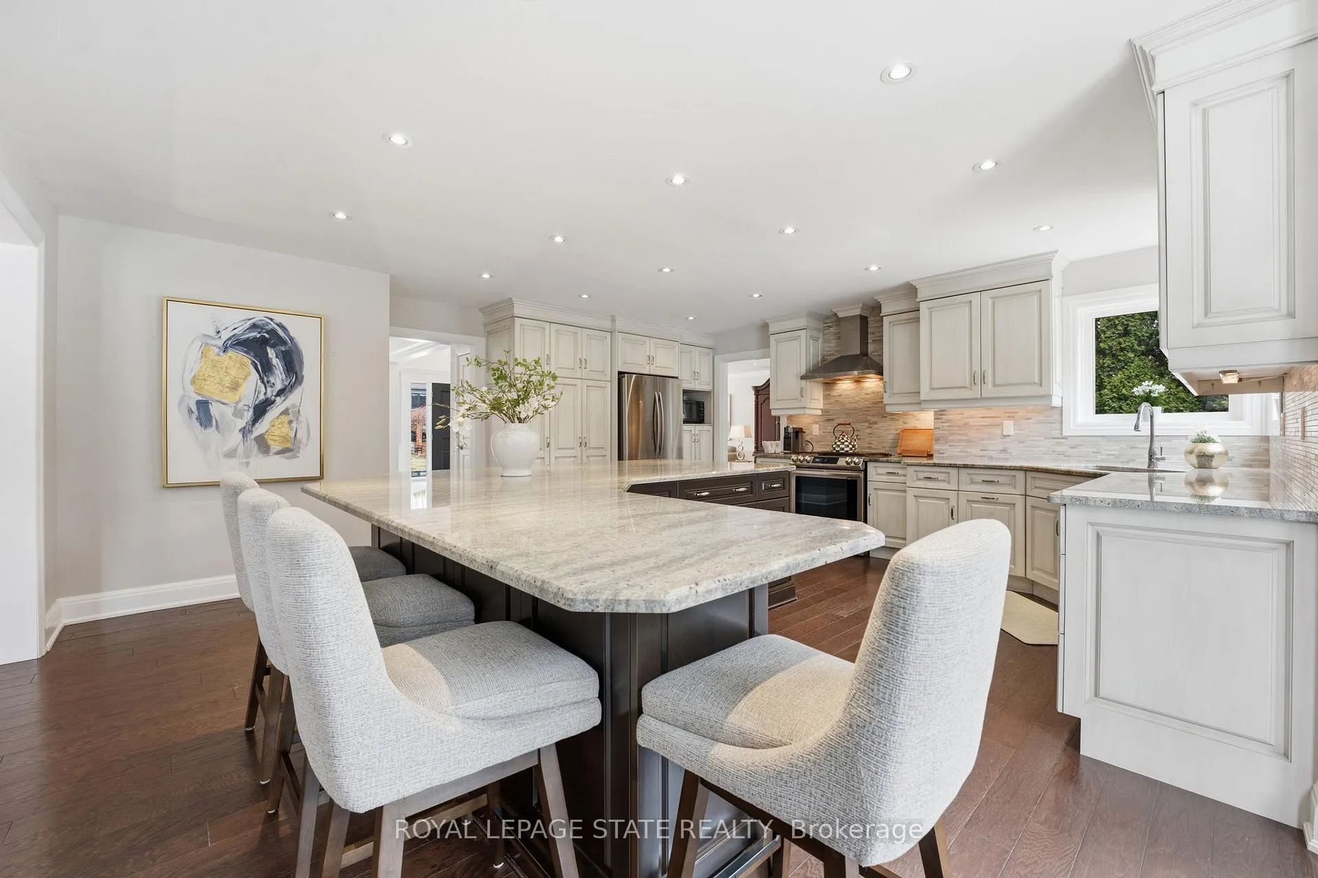 Photo 14 of 28 Deerview Avenue, Hamilton, Ancaster — HOMEH