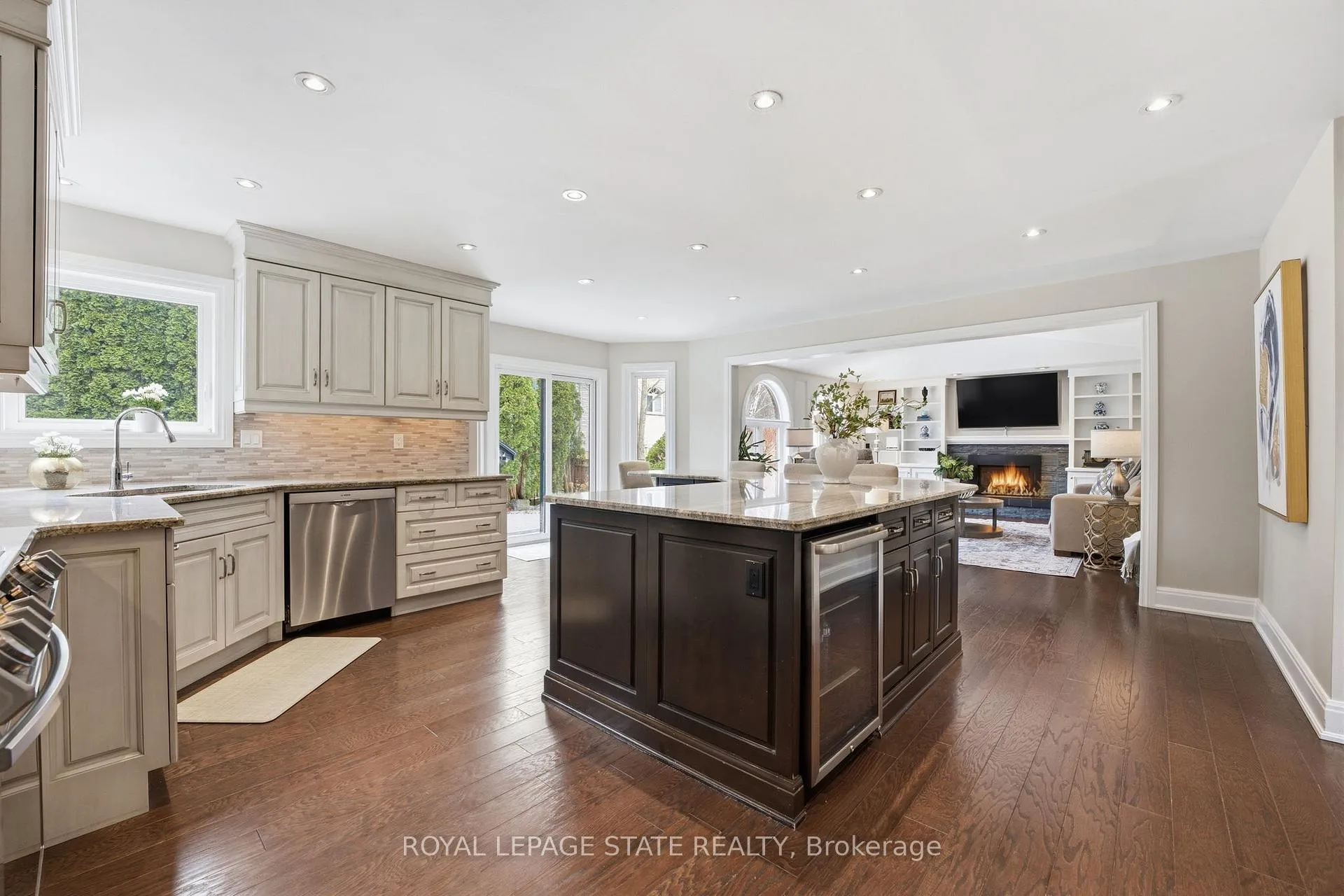 Photo 15 of 28 Deerview Avenue, Hamilton, Ancaster — HOMEH