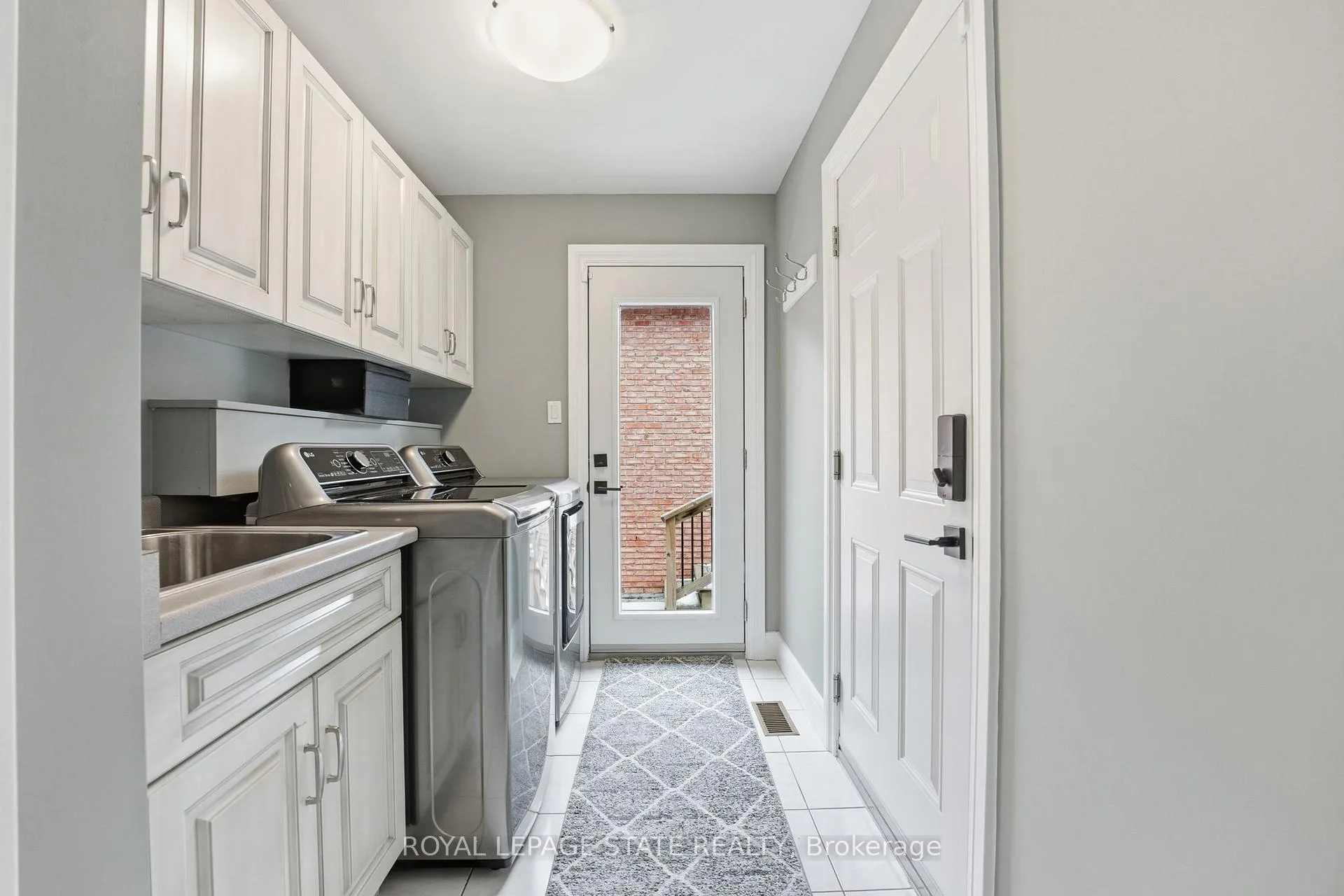 Photo 22 of 28 Deerview Avenue, Hamilton, Ancaster — HOMEH
