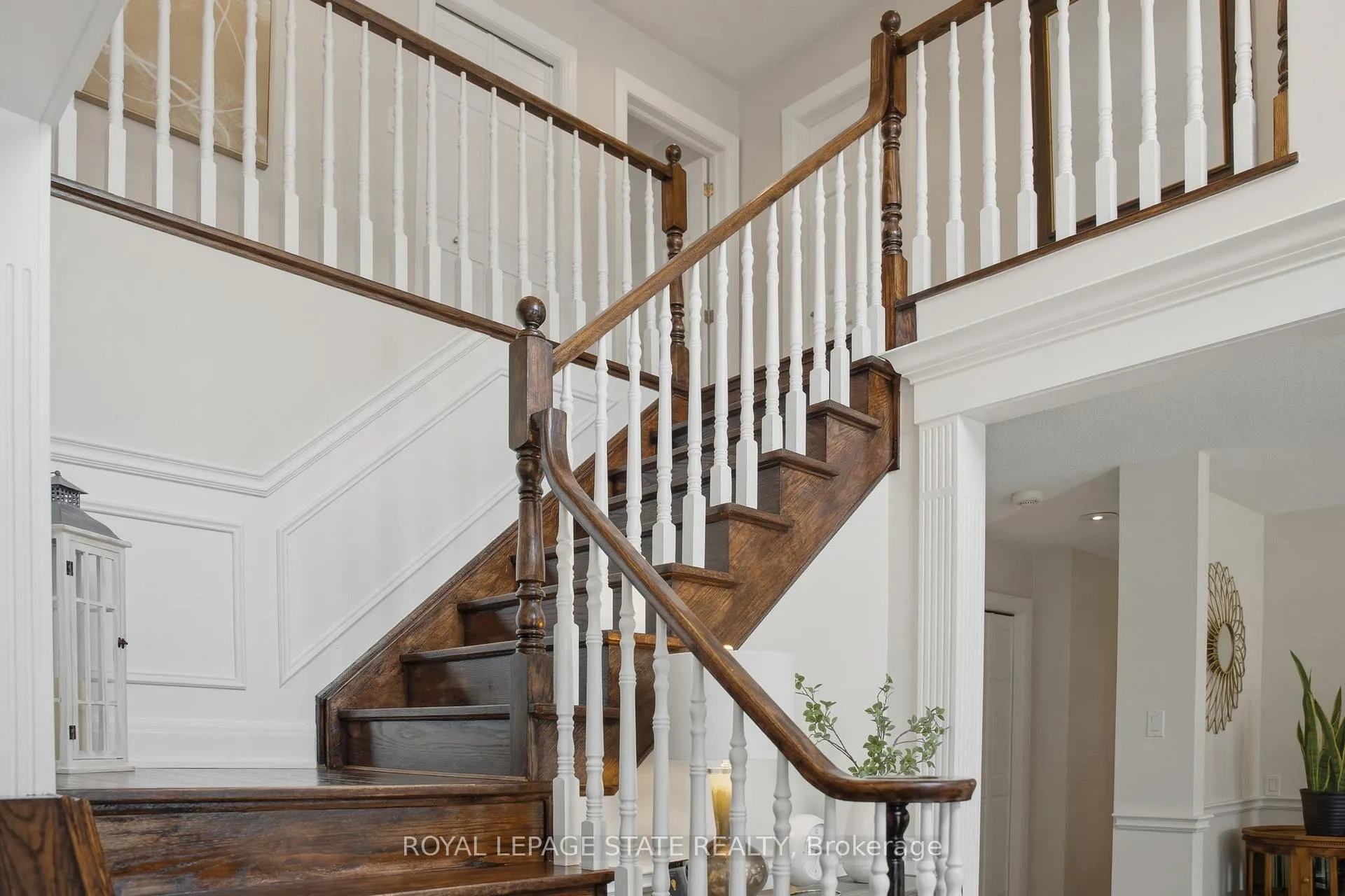 Photo 24 of 28 Deerview Avenue, Hamilton, Ancaster — HOMEH