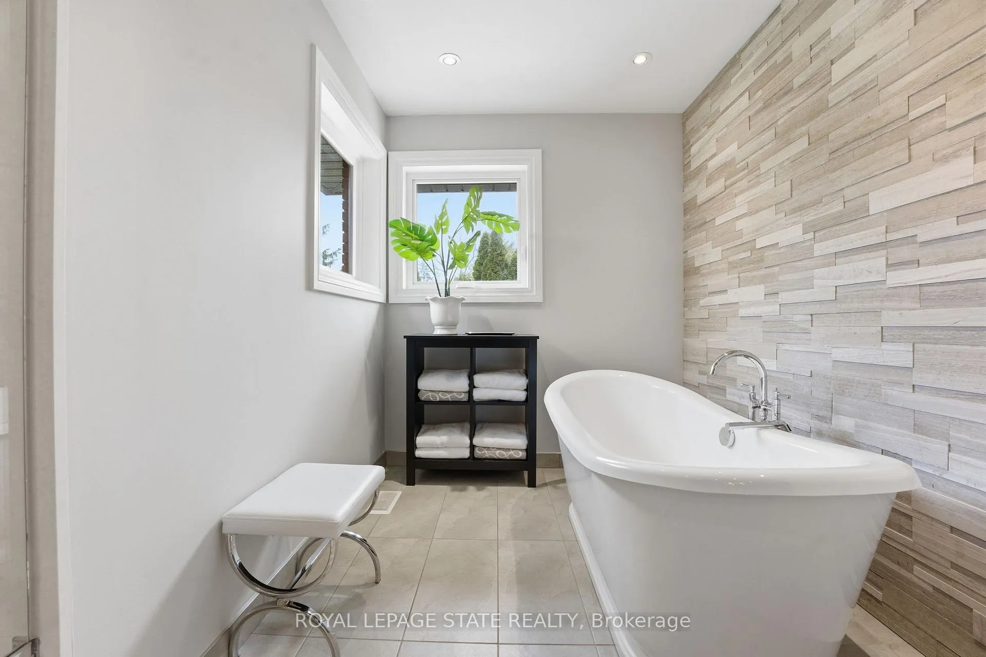 Photo 30 of 28 Deerview Avenue, Hamilton, Ancaster — HOMEH