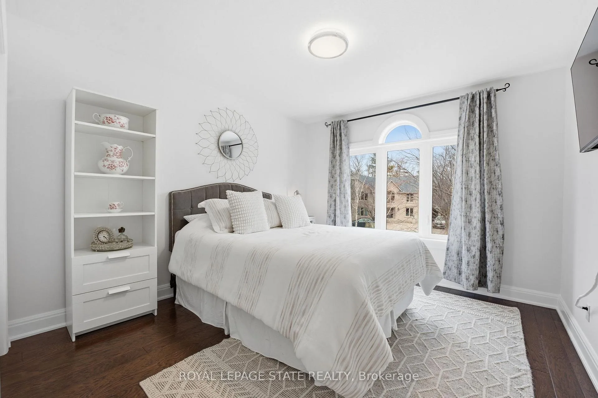 Photo 32 of 28 Deerview Avenue, Hamilton, Ancaster — HOMEH