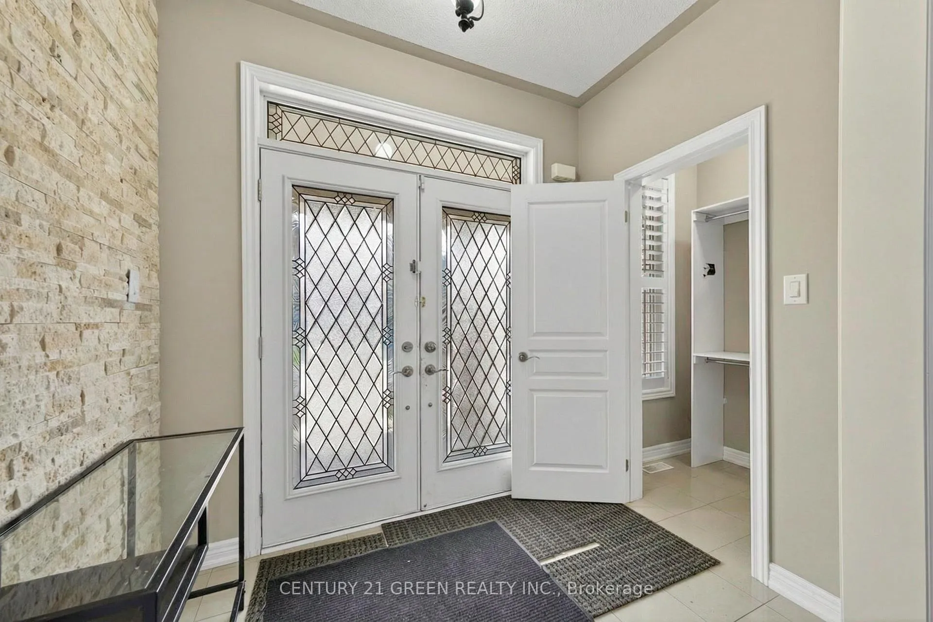 Photo 5 of 50 Bellcrest Road, Brampton, Credit Valley — HOMEH