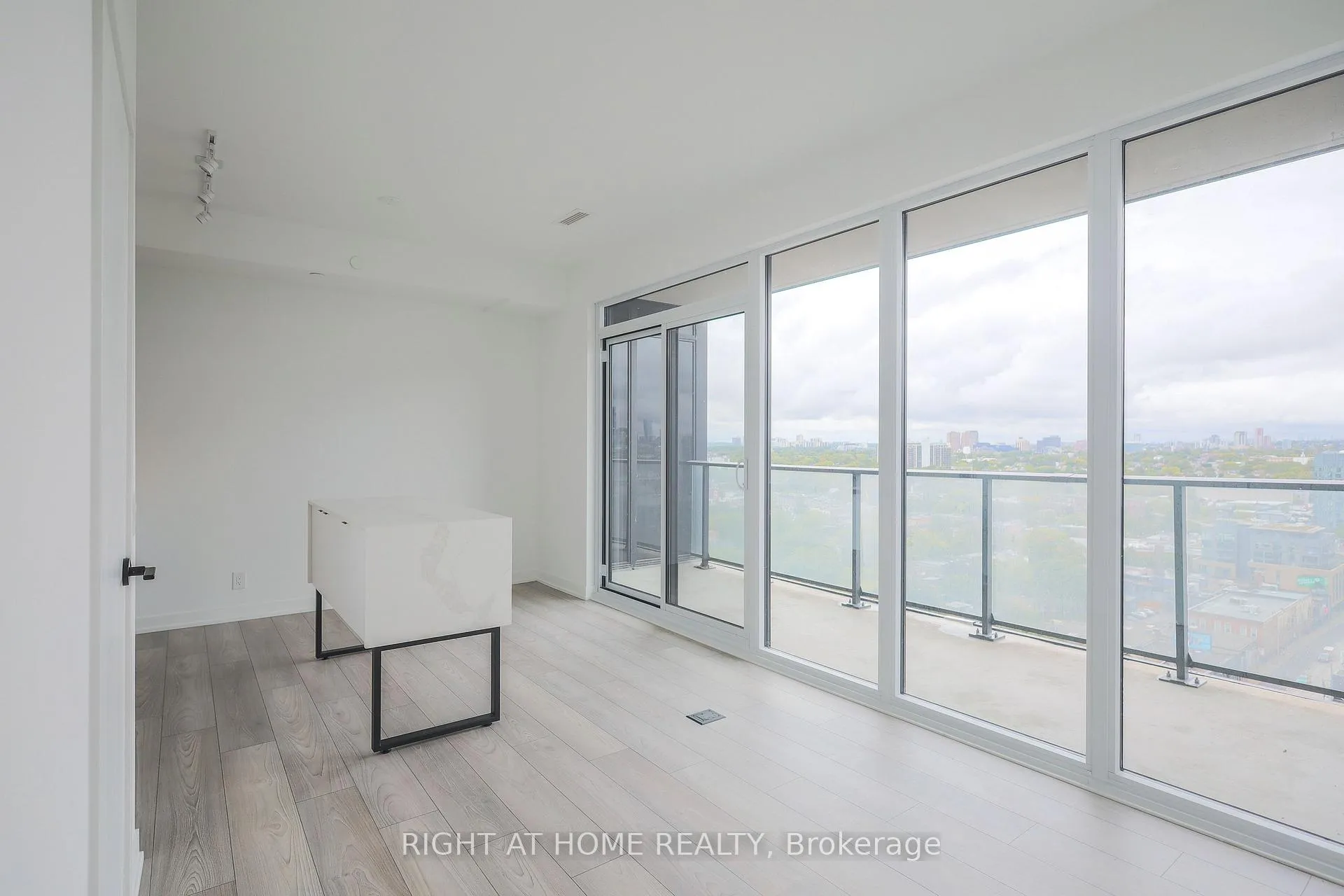 Photo 8 of Unit 1608, 285 Dufferin Street, Toronto, South Parkdale — HOMEH