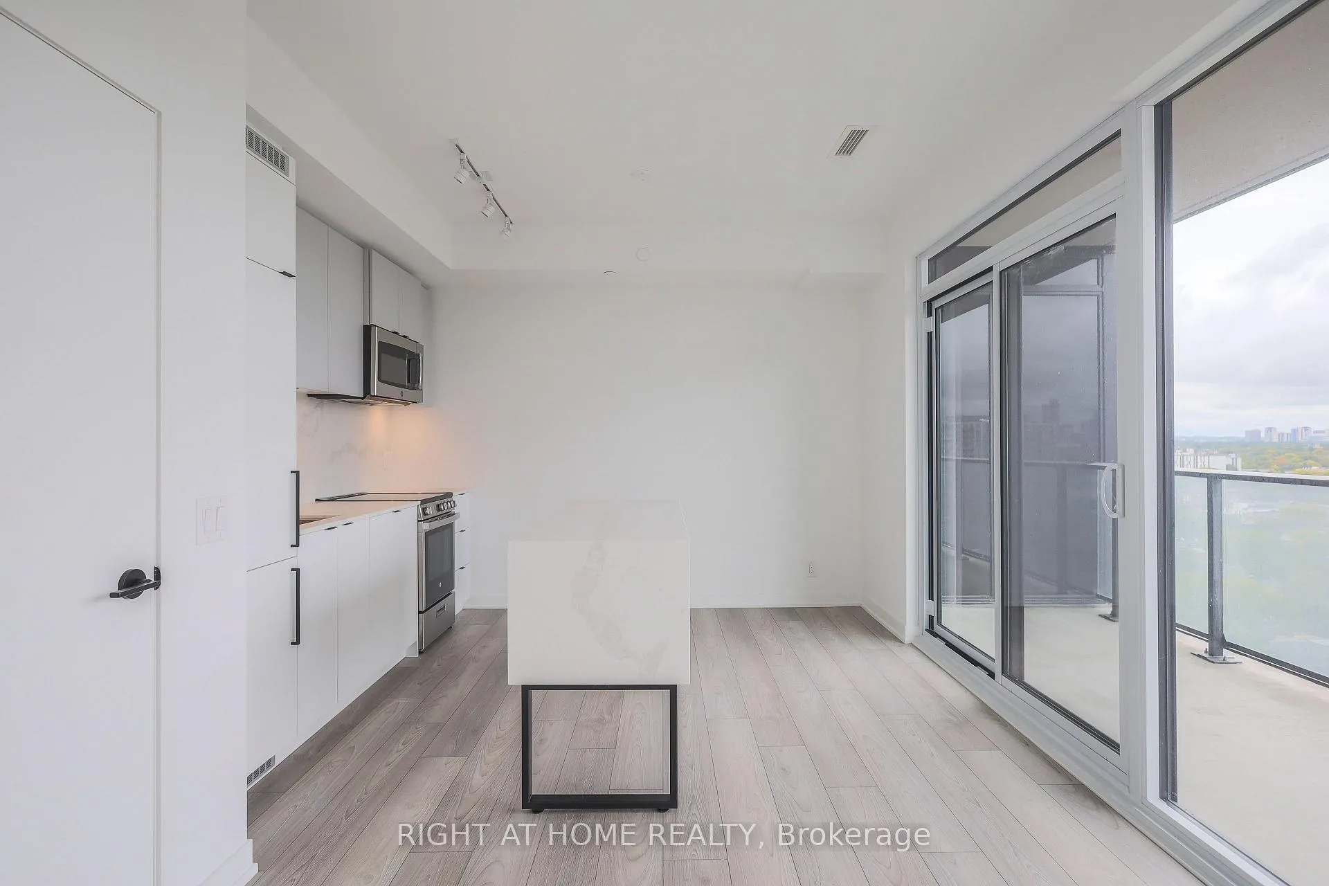 Photo 9 of Unit 1608, 285 Dufferin Street, Toronto, South Parkdale — HOMEH