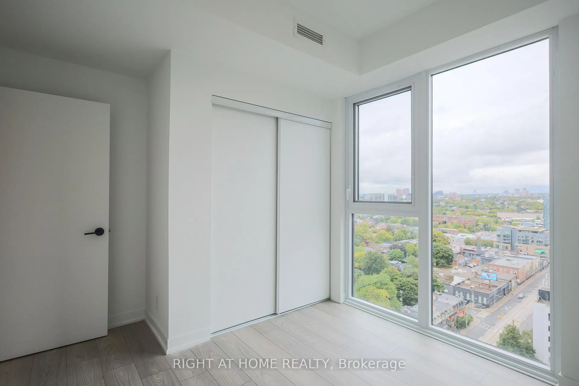 Photo 14 of Unit 1608, 285 Dufferin Street, Toronto, South Parkdale — HOMEH