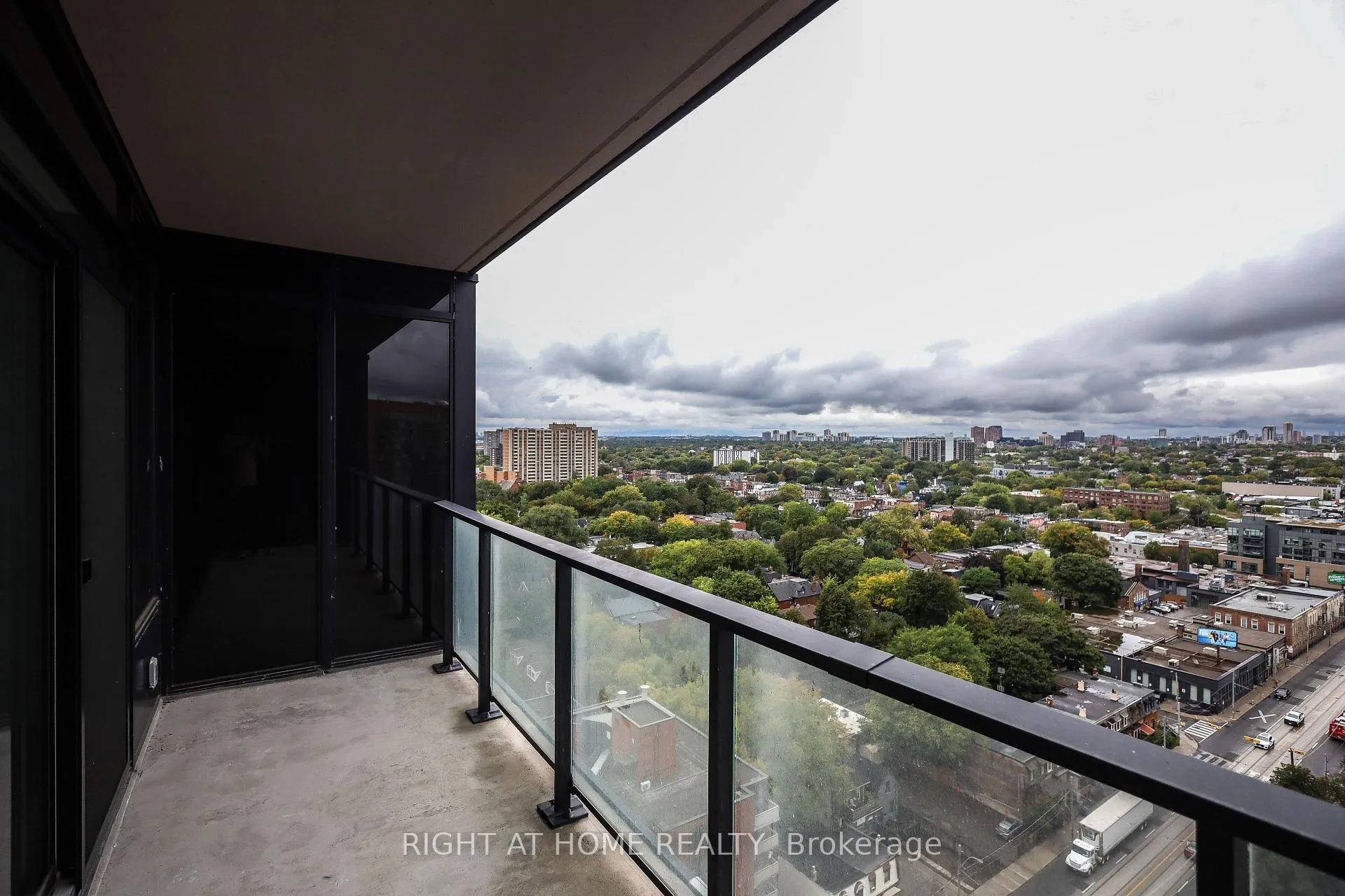 Photo 17 of Unit 1608, 285 Dufferin Street, Toronto, South Parkdale — HOMEH