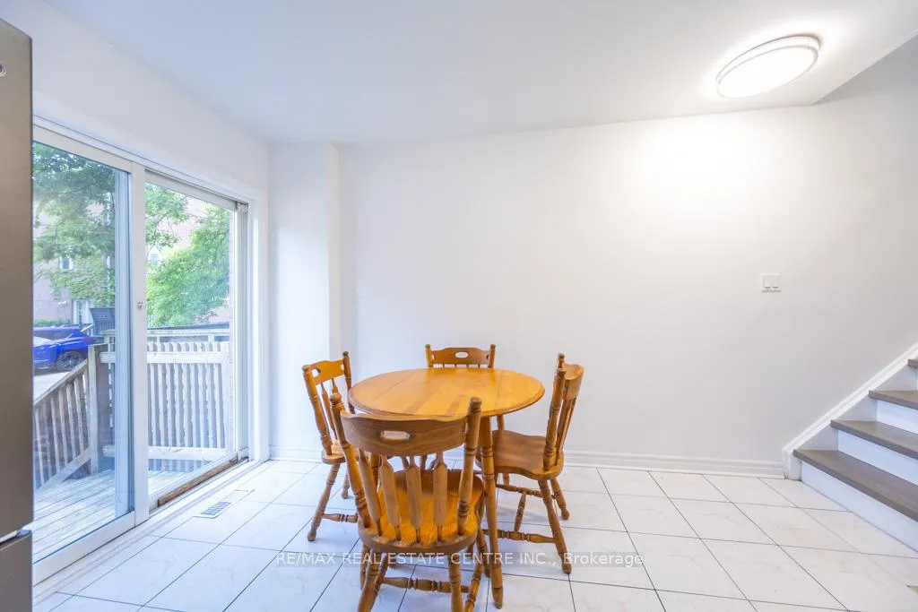 Photo 11 of 123 Enderby Road, Toronto, East End-Danforth — HOMEH