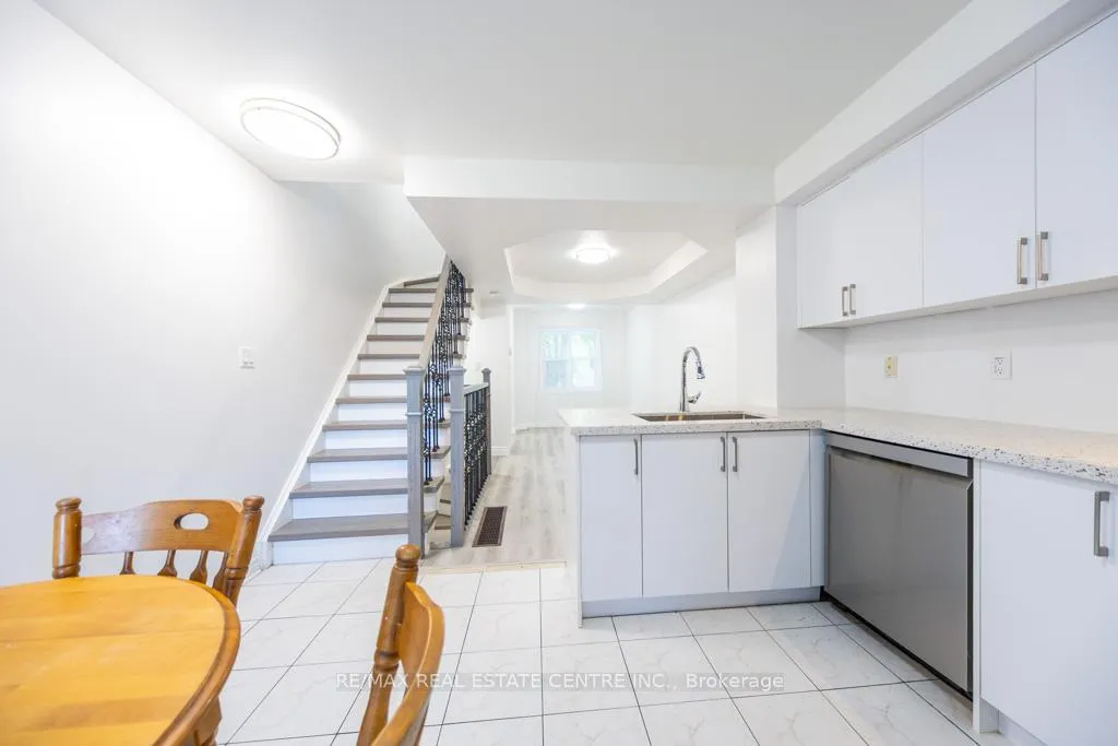 Photo 12 of 123 Enderby Road, Toronto, East End-Danforth — HOMEH