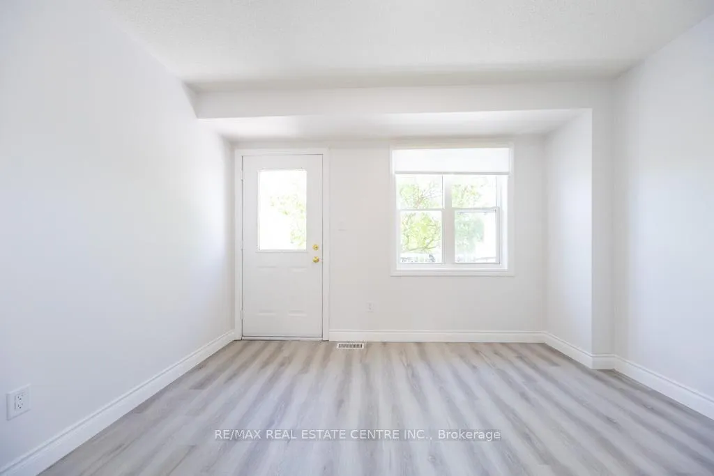 Photo 14 of 123 Enderby Road, Toronto, East End-Danforth — HOMEH