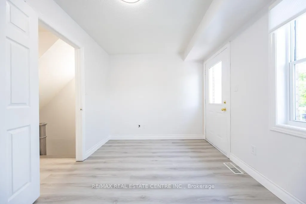 Photo 16 of 123 Enderby Road, Toronto, East End-Danforth — HOMEH