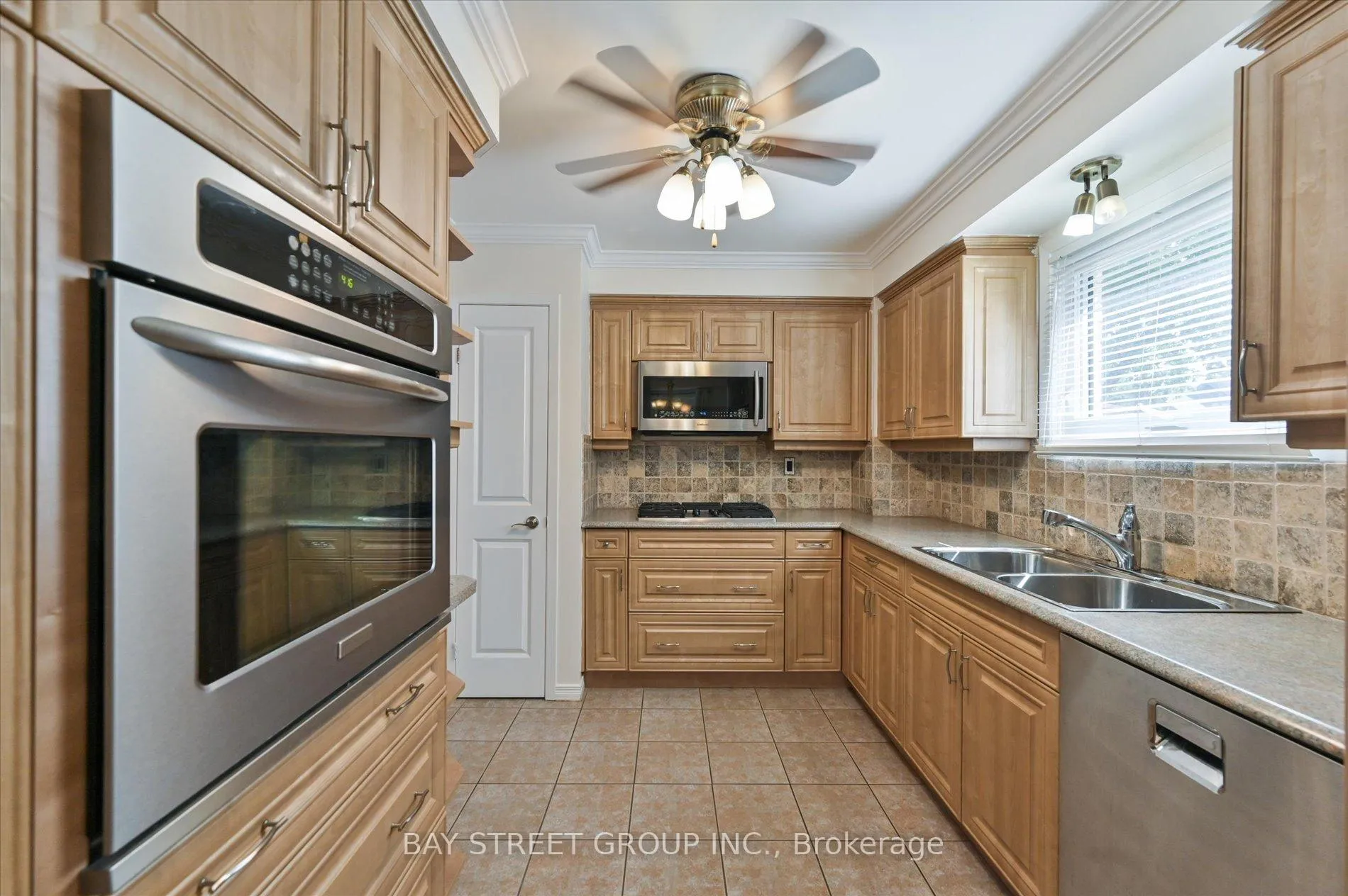 Photo 5 of 378 East 24th Street, Hamilton, Burkholme — HOMEH