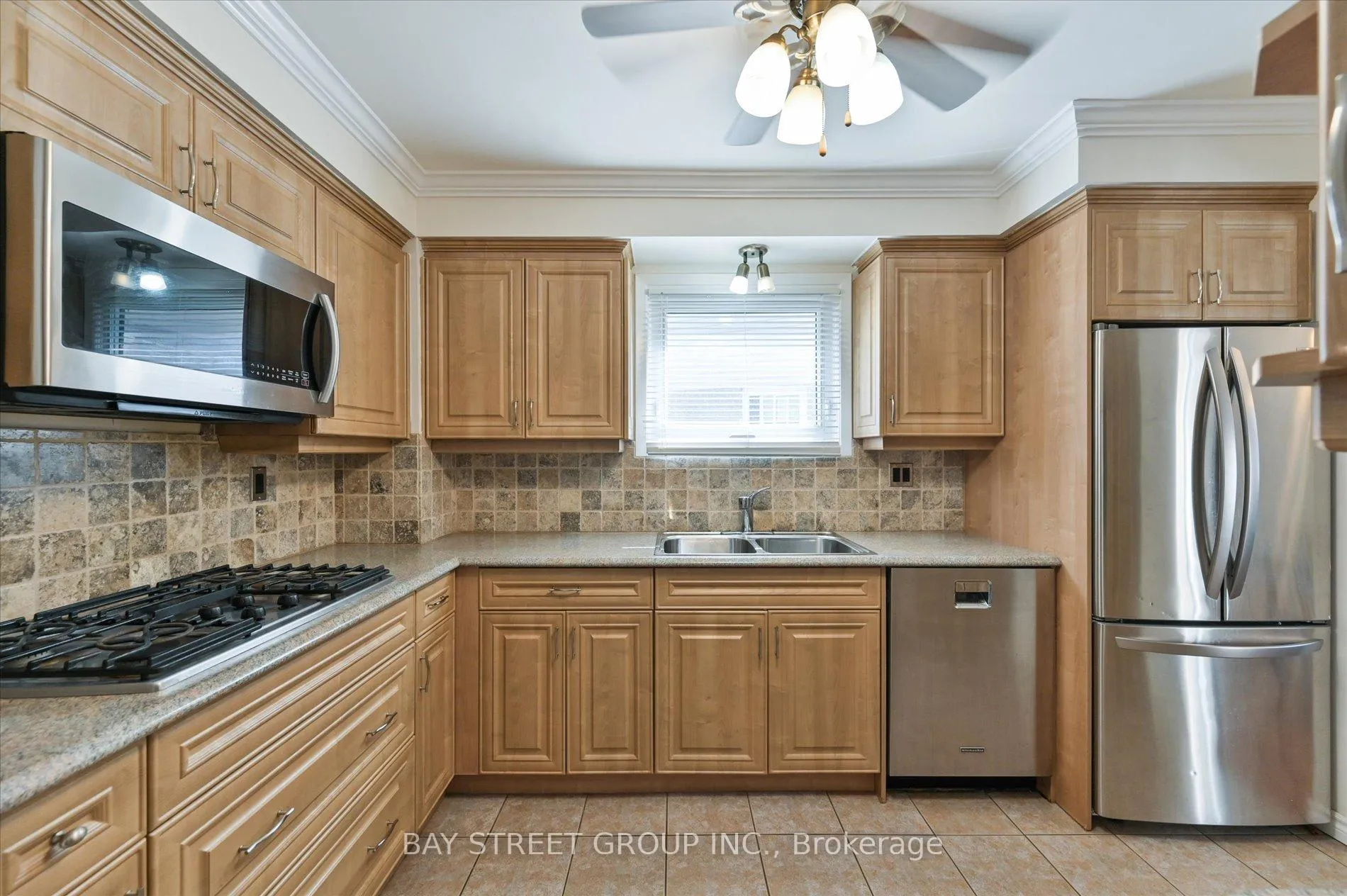 Photo 6 of 378 East 24th Street, Hamilton, Burkholme — HOMEH
