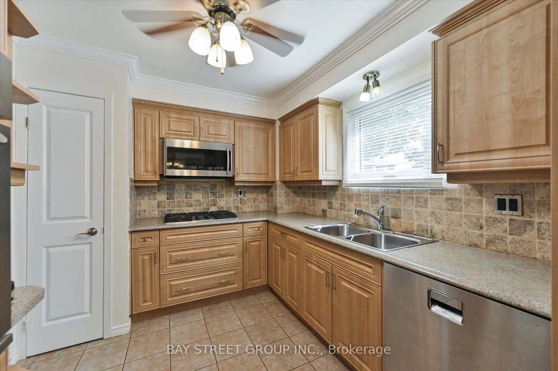 Photo 7 of 378 East 24th Street, Hamilton, Burkholme — HOMEH